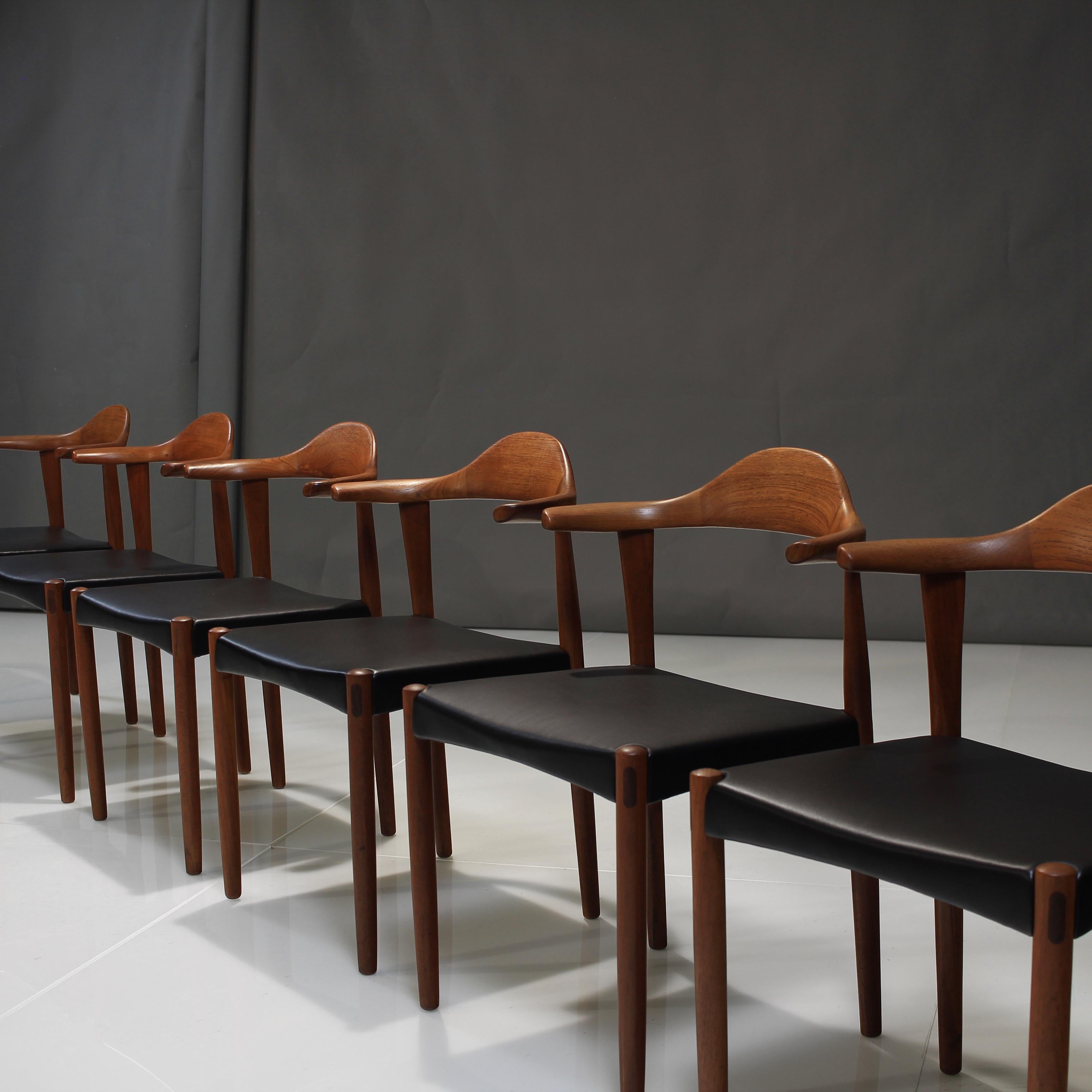 Set of Six (6) Harry Østergaard Teak Bull Horn Dining Chairs in Italian Leather 7