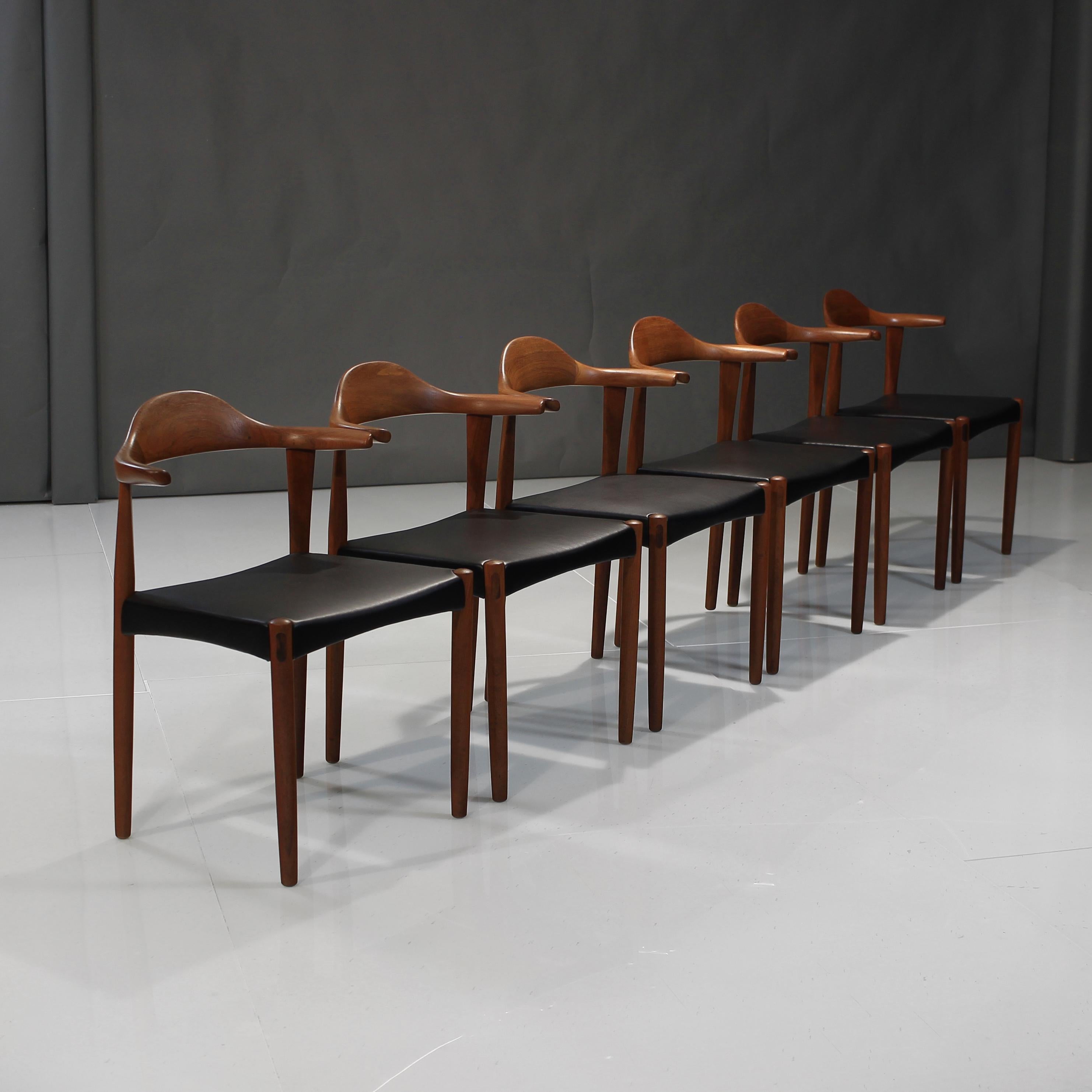 Set of Six (6) Harry Østergaard Teak Bull Horn Dining Chairs in Italian Leather In Good Condition In Ava, MO