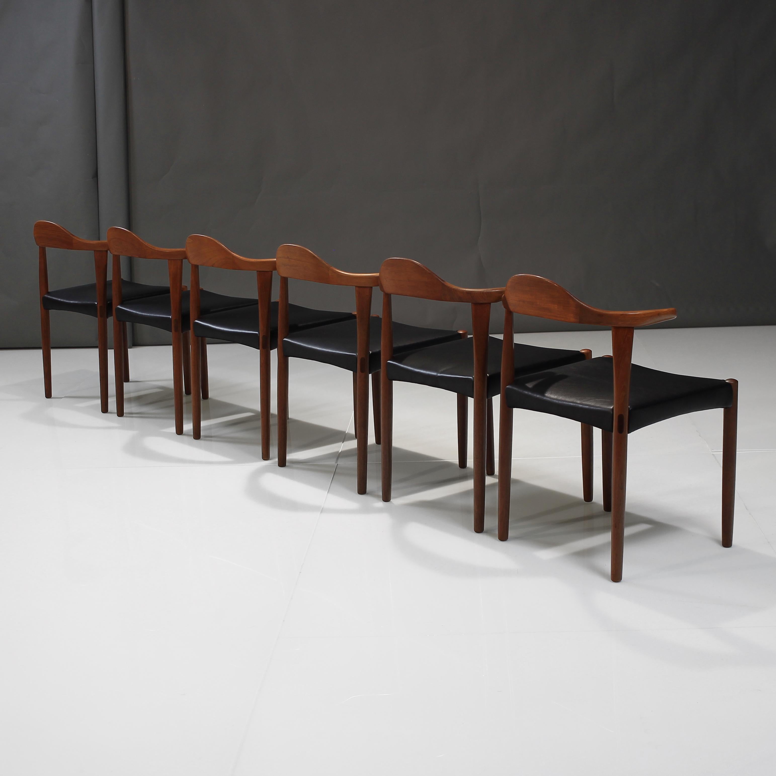 Set of Six (6) Harry Østergaard Teak Bull Horn Dining Chairs in Italian Leather 3