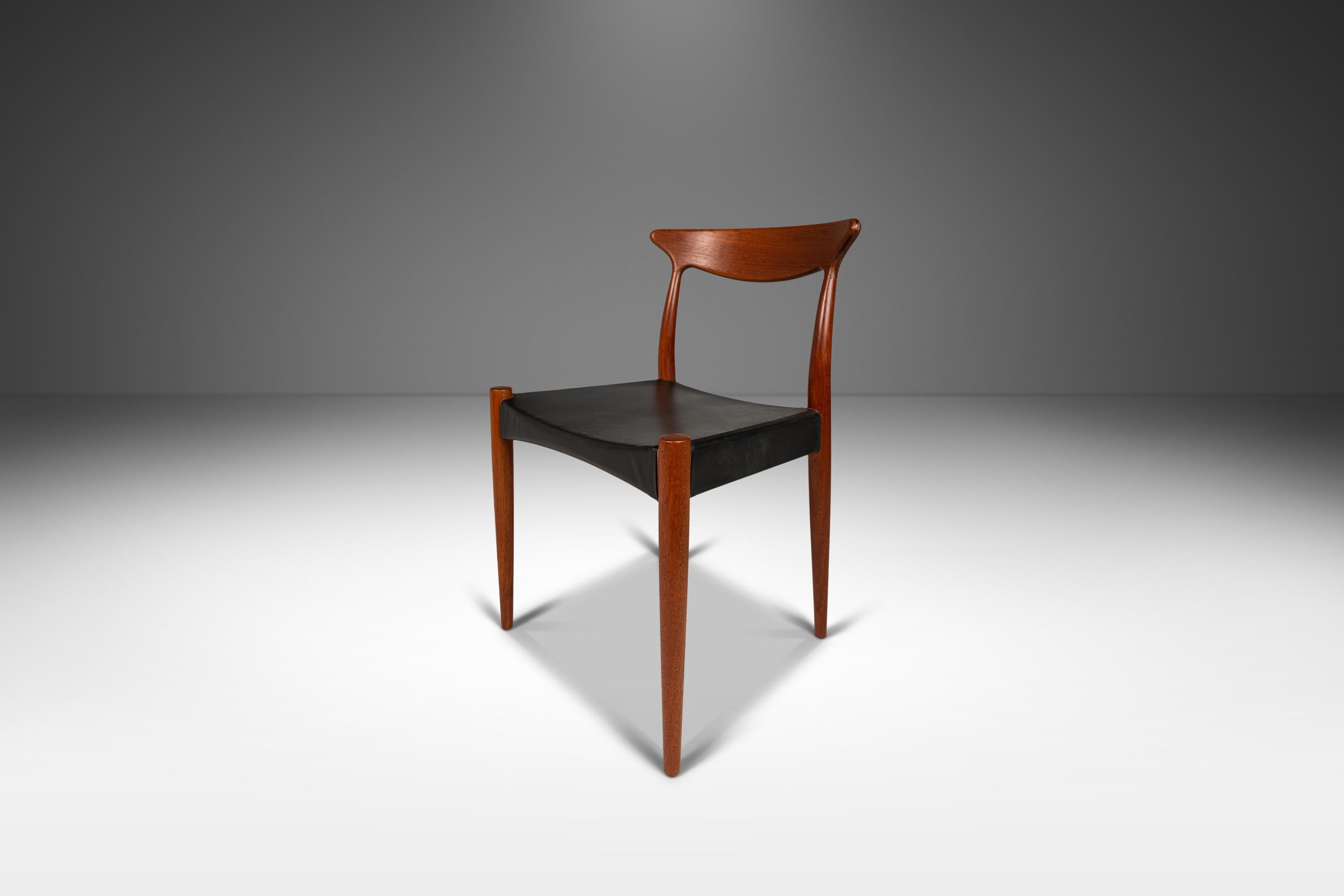 Scandinavian Modern Set of Six (6) Model Mk 310 Dining Chairs by Arne Hovmand-Olsen, Denmark, 1960s