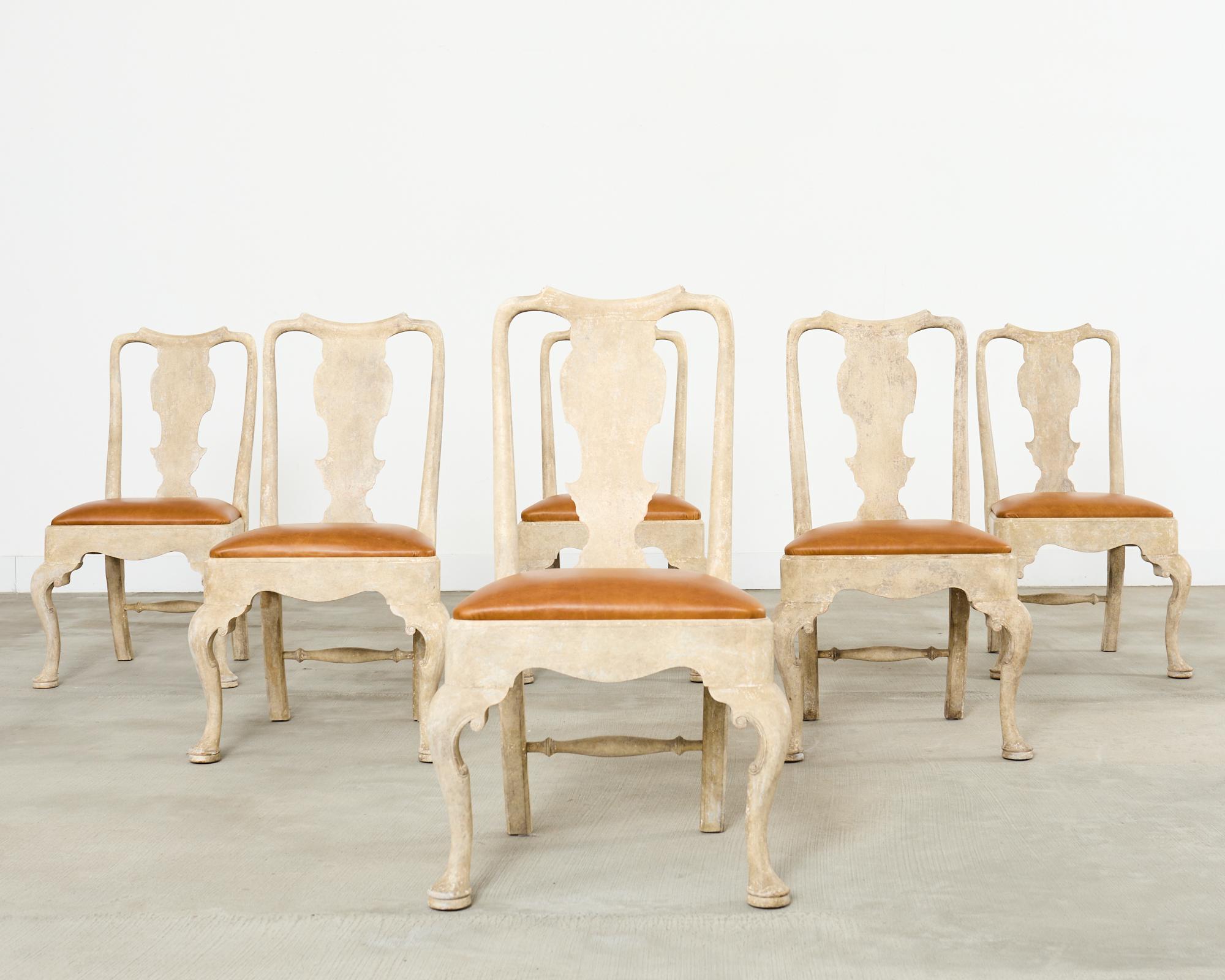 Set of Six A. Rudin Distressed Queen Anne Style Dining Chairs Estadounidense en venta