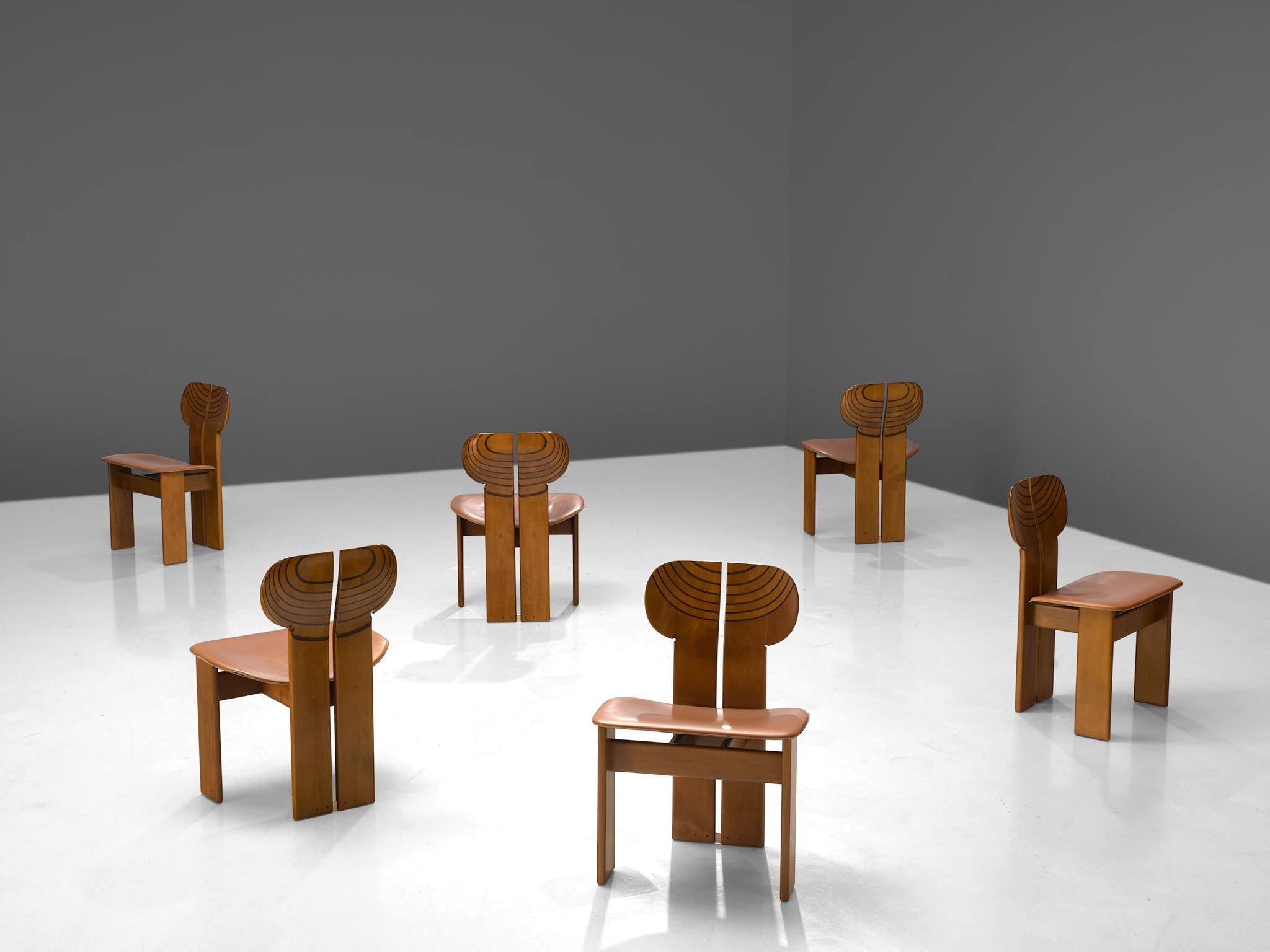 Afra & Tobia Scarpa, set of six dining chairs, cognac leather, walnut, ebony and brass, Maxalto, Italy, 1975.

This set of 'Africa' chairs explicitly sculptural grand chairs are designed by Afra & Tobia Scarpa and are part of the Artona collection