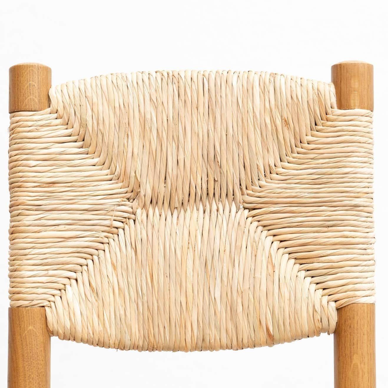 Ensemble de six chaises N.19 d'après Charlotte Perriand, en rotin de bois, mi-siècle moderne en vente 3