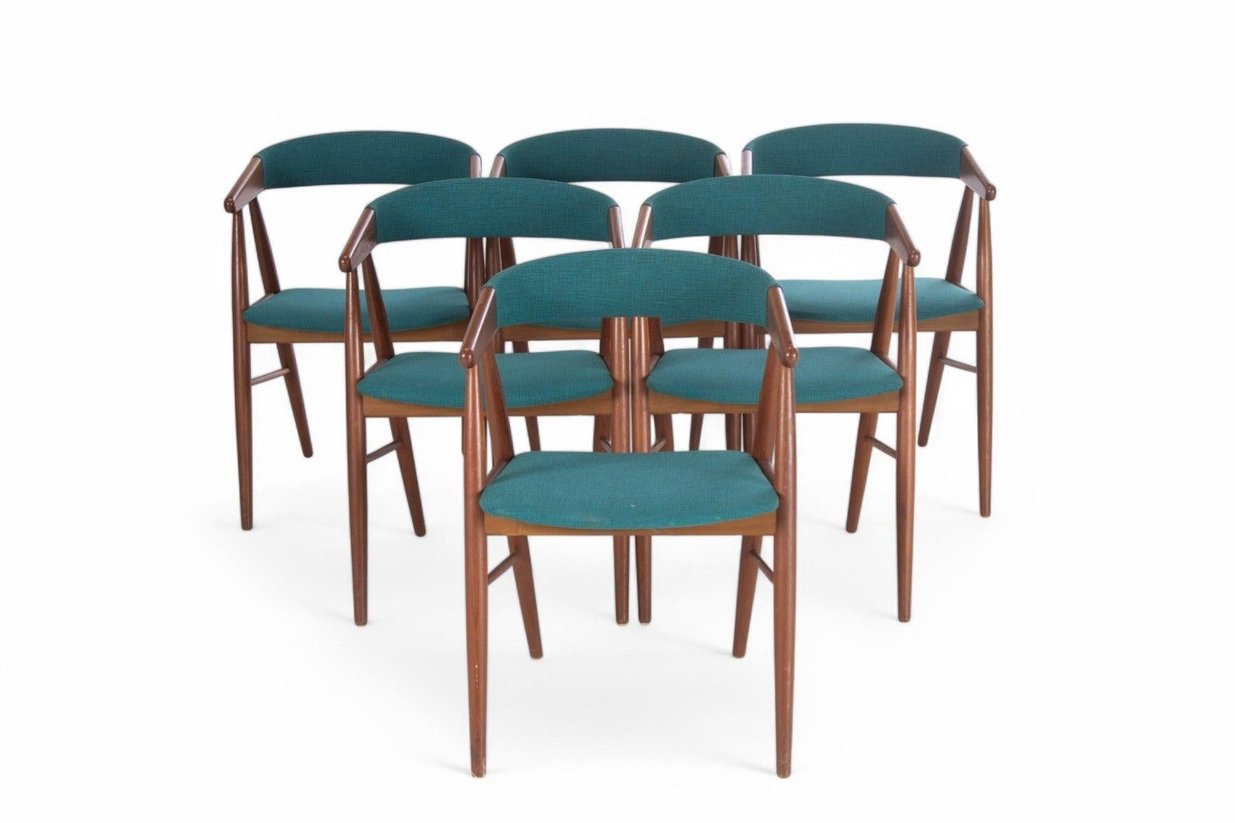 Origine : Danemark
Concepteur : Ejner Larsen & Aksel Bender Madsen
Fabricant : Korup Stølefabrik
Époque : années 1960
Matériaux : Teck, Laine
Dimensions : 20.5″ de largeur x 19.5″ de profondeur x 28.75″ de hauteur