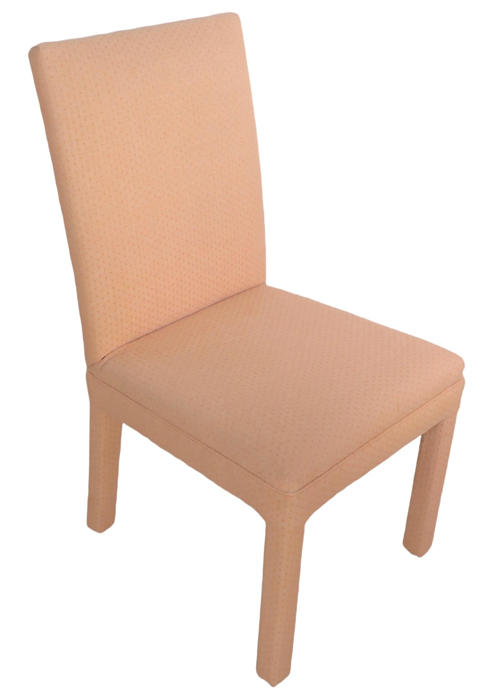 Ensemble de six chaises de salle à manger de style Parsons entièrement tapissées, d'après Baughman  en vente 1