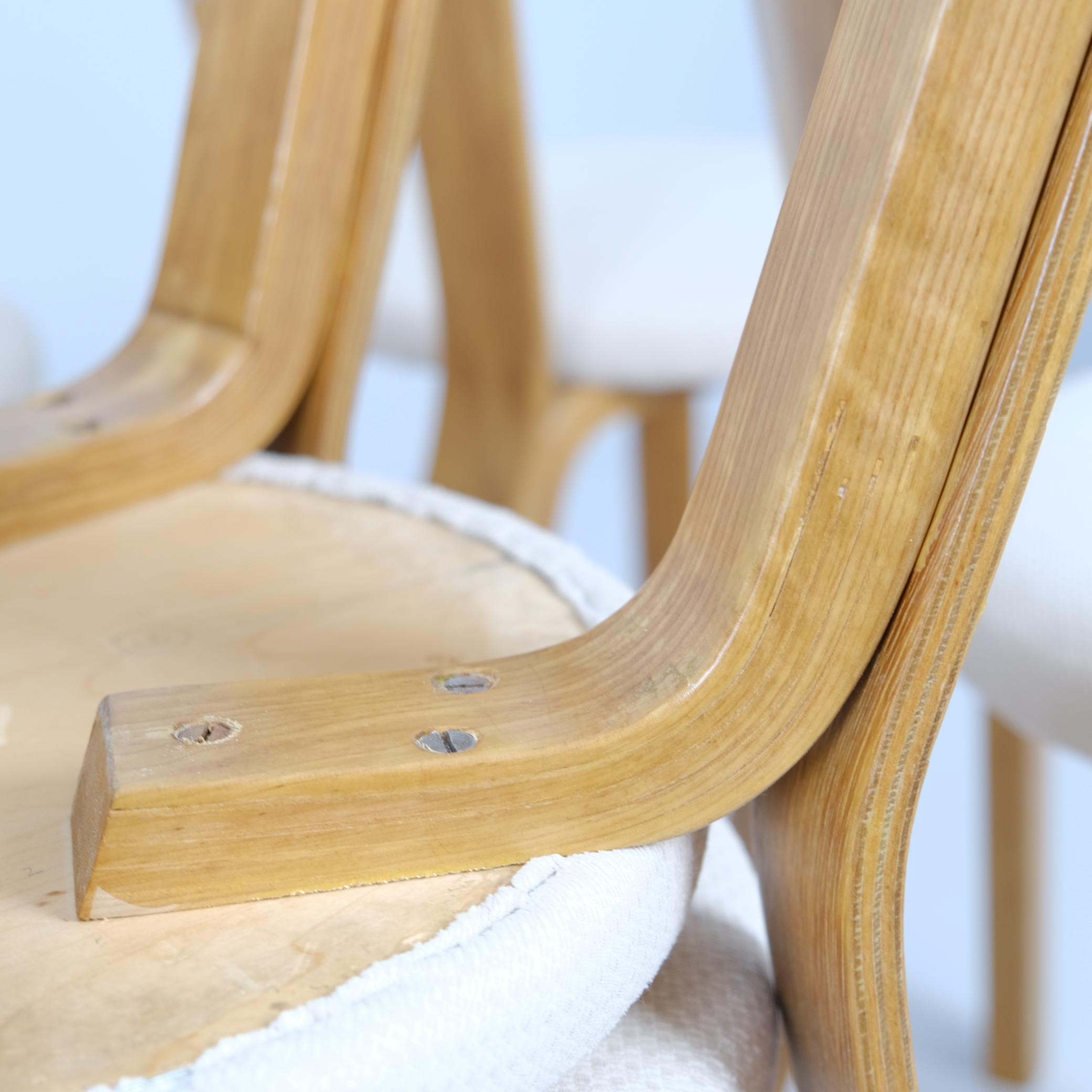 Satz von sechs Alvar Aalto Modell 65 Stühlen aus Birke und beigefarbenem Stoff,  Artek 1950er Jahre im Angebot 7