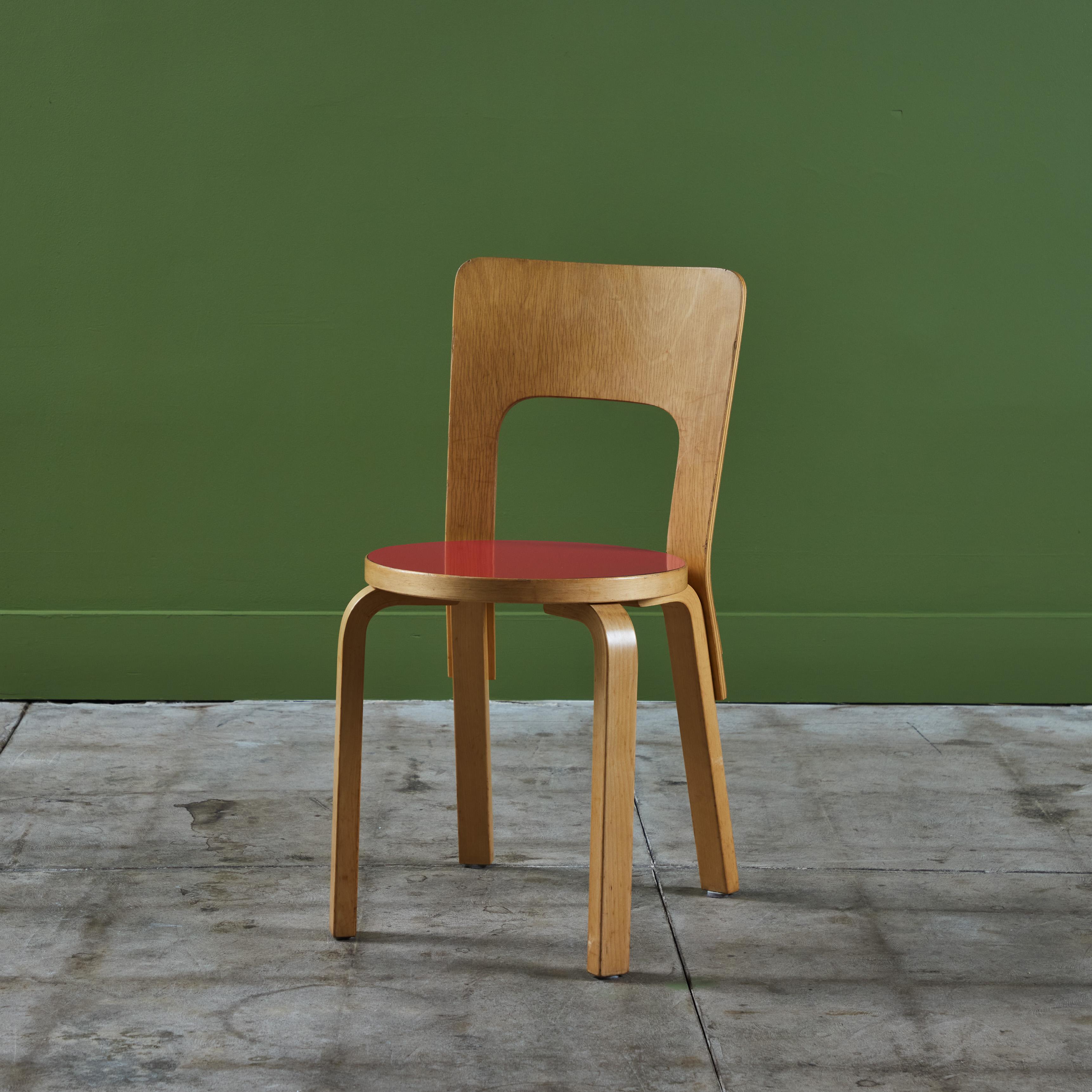 Satz von sechs Alvar Aalto Model 66 Esszimmerstühlen für Artek im Zustand „Gut“ im Angebot in Los Angeles, CA
