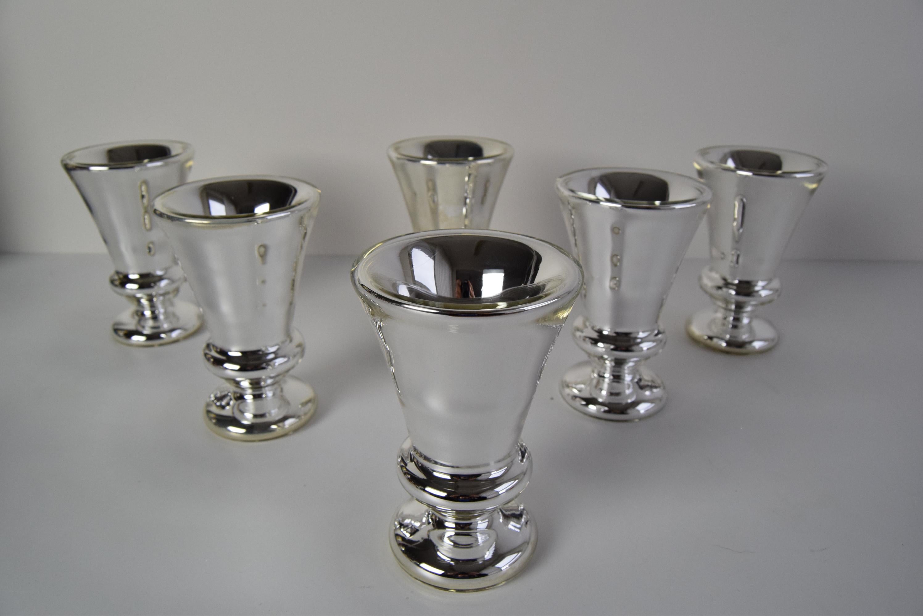 A beautiful set of 6 pieces of antique, so-called amalgam glass, which was produced in Bohemia since 1860 as a luxury item, so-called peasant Silver
The cups are made of hollow glass that was blown into molds and the inside was silvered.
The glasses