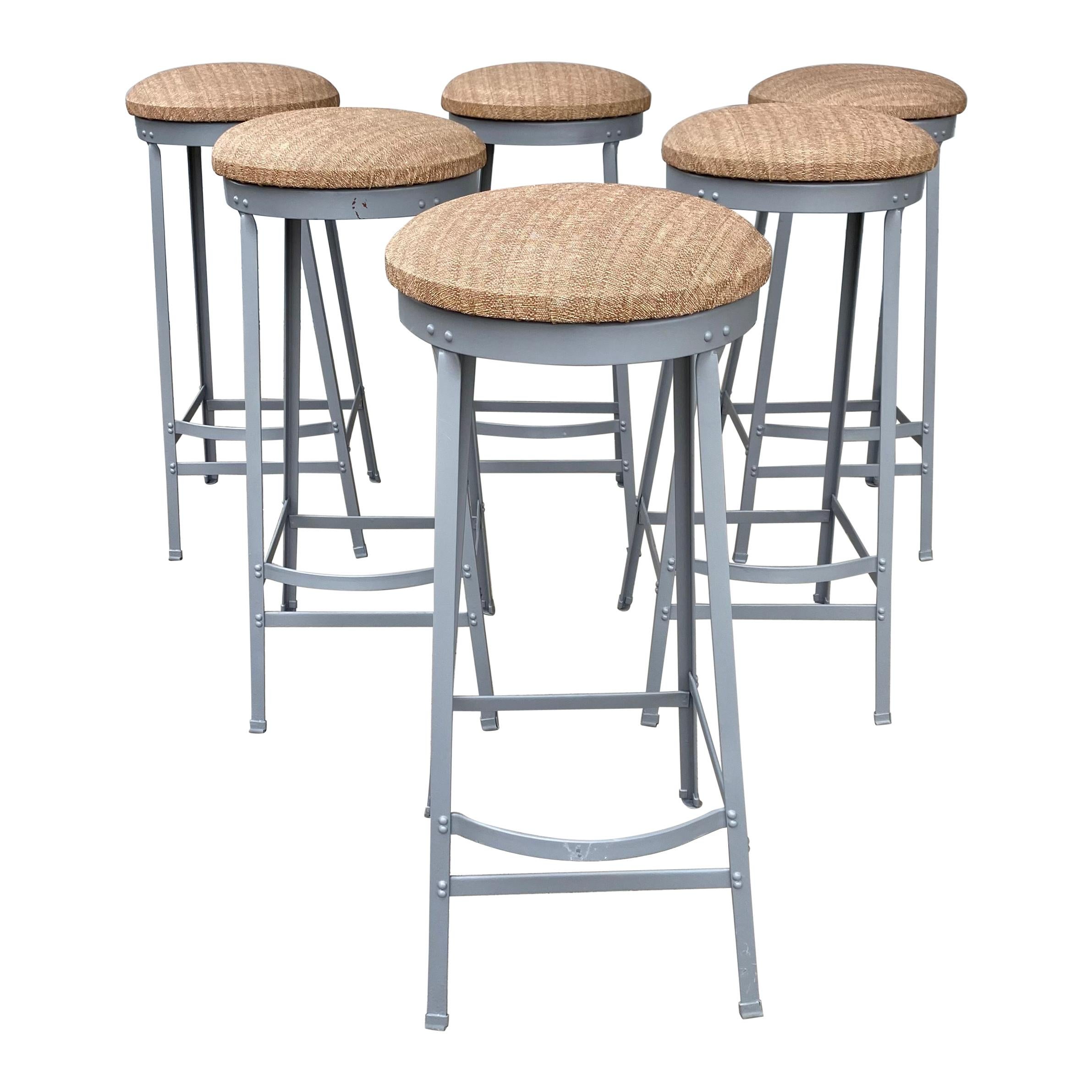 Ensemble de six tabourets de bar industriels américains, attribués à Toledo Metal Furniture