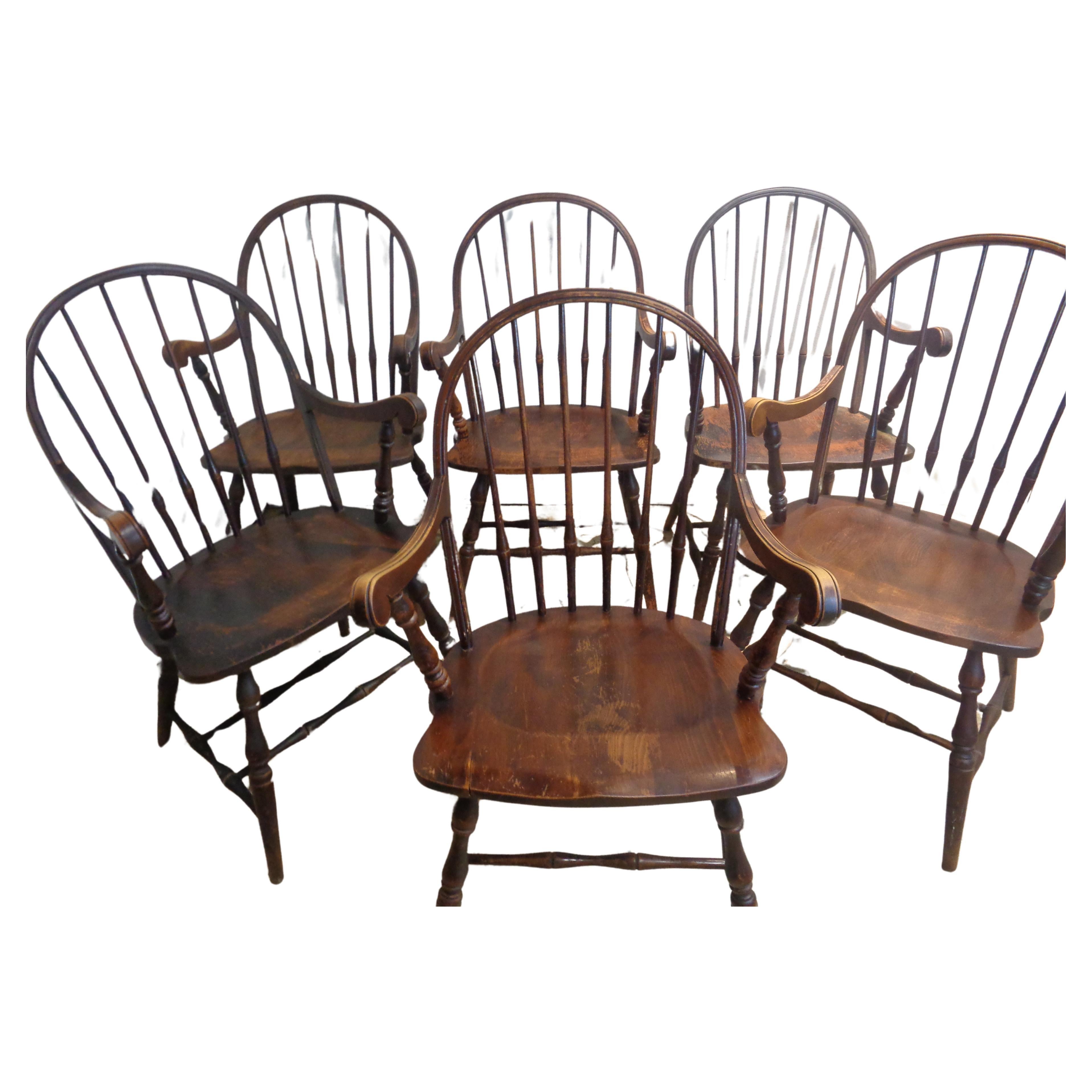 A good looking matched set of six American hoop back windsor armchairs with sculpted arms / subtle saddle seats / well turned details at backs, legs and stretchers. Overall nicely aged old surface color patina. Circa 1940. Measure 37