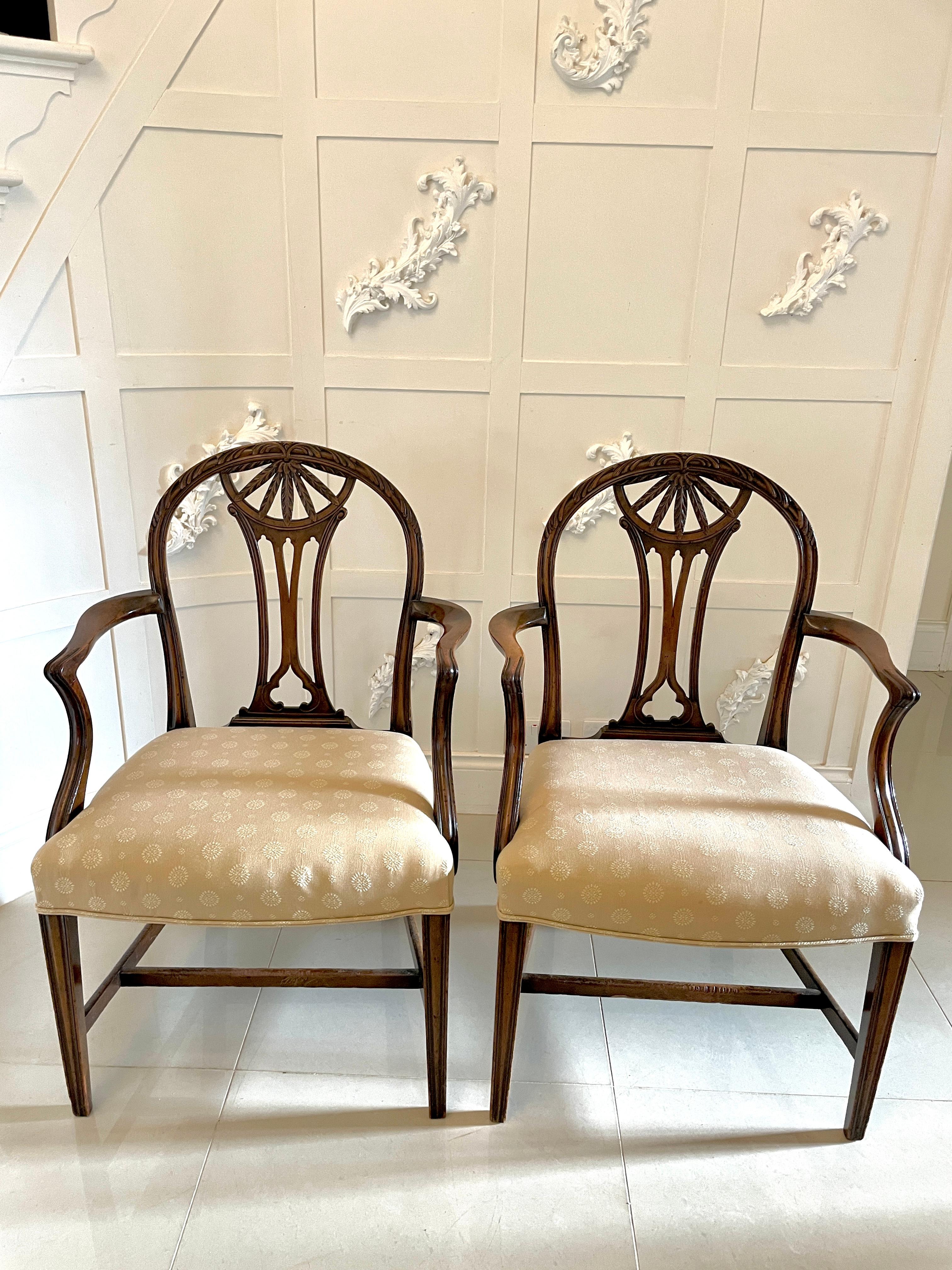 Ensemble de six chaises de salle à manger anciennes en acajou sculpté de qualité du 19ème siècle en vente 6
