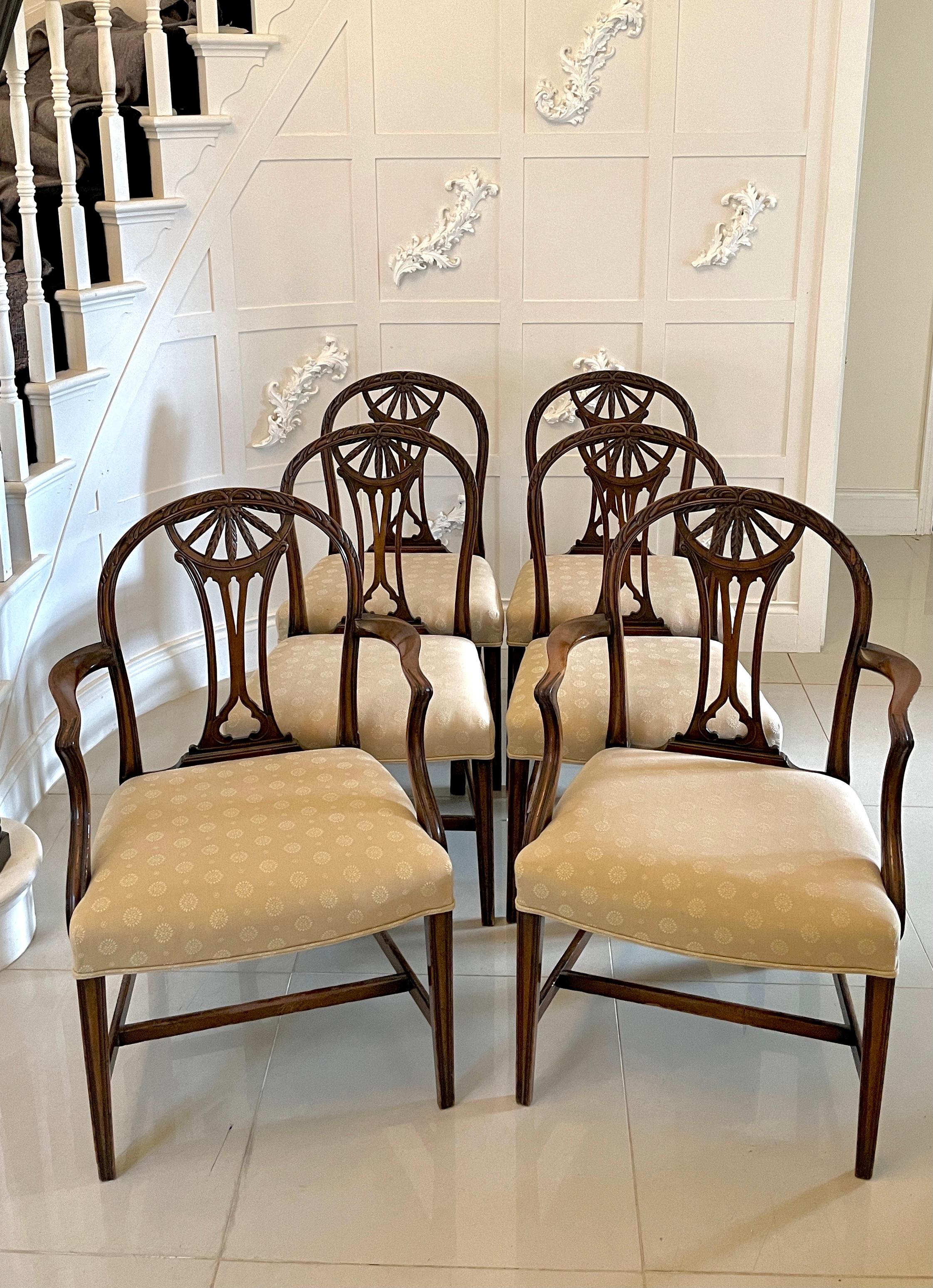 Ensemble de six chaises de salle à manger anciennes en acajou sculpté de qualité du 19ème siècle en vente 7