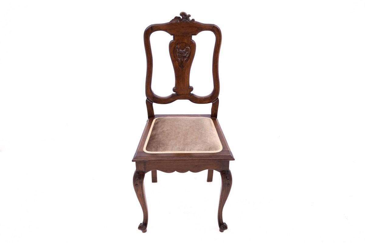 Antiguo juego de sillas de finales del siglo XIX y principios del XX, Francia.

Muebles en muy buen estado, tras una renovación profesional. Los asientos de las sillas se han cubierto con tela nueva.

Dimensiones: altura 102 cm / altura asiento 47