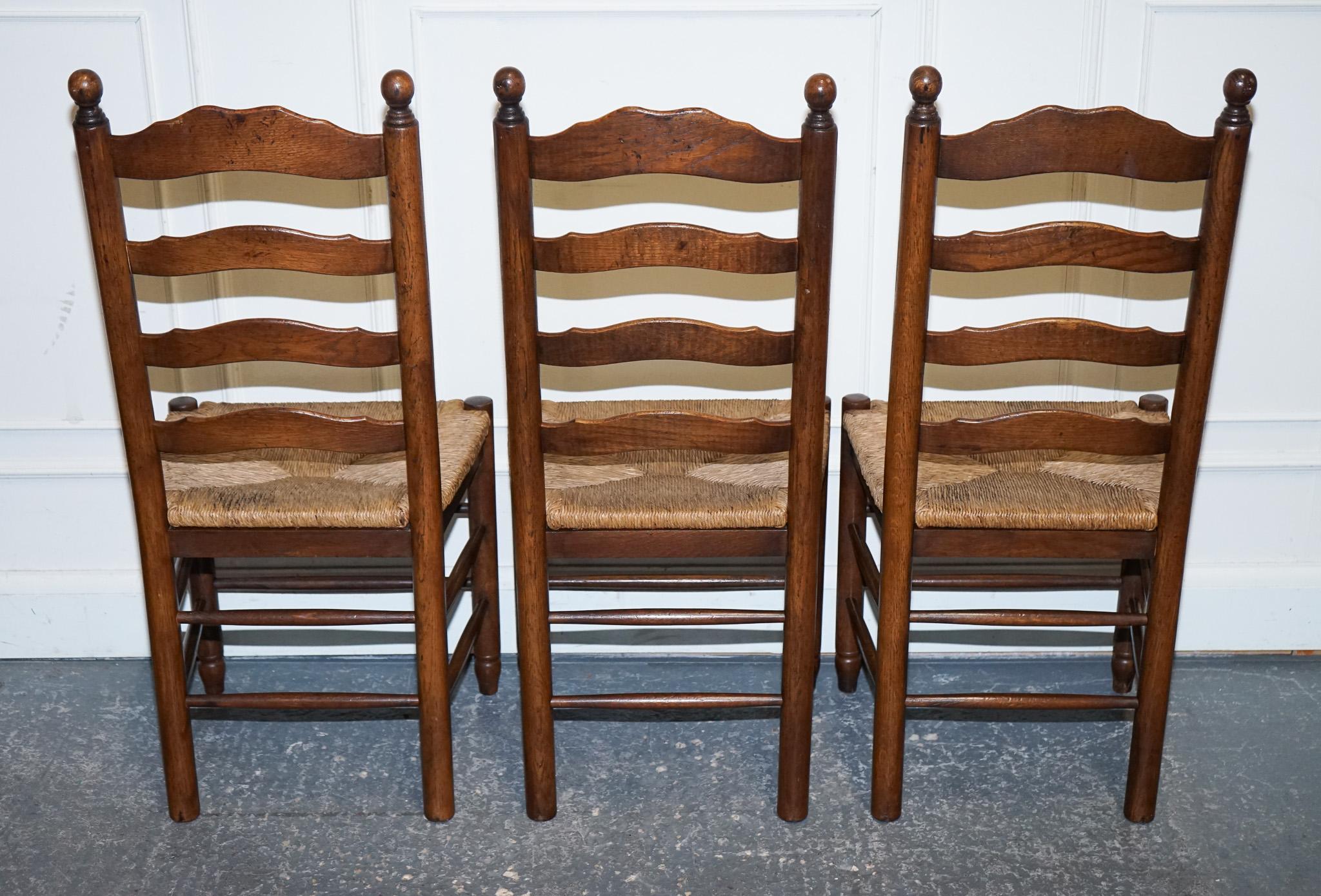 SET DI SEI ANTICHE SEDIE INGLESI DEL 19° SECOLO A SCHIERA in vendita 1