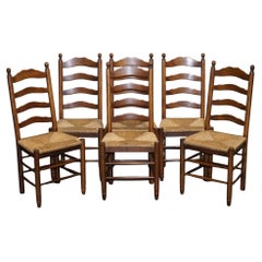 SET OF SIX ANTIQUE ENGLISH 19TH CENTURY LADDERBACK RUSH SEAT DINING CHAiRS