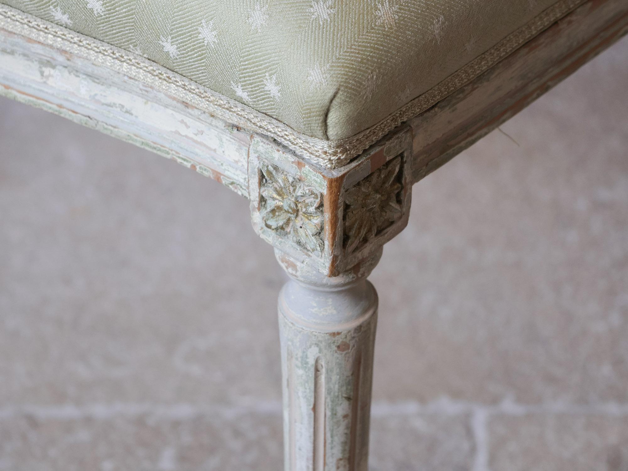 Ensemble de six chaises de salle à manger françaises anciennes en vente 5