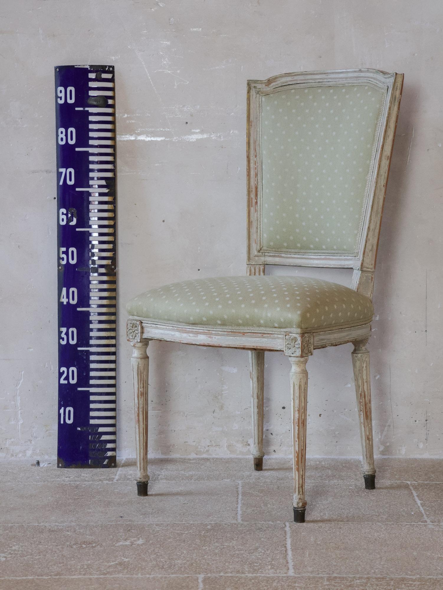 Ensemble de six chaises de salle à manger françaises anciennes en vente 8
