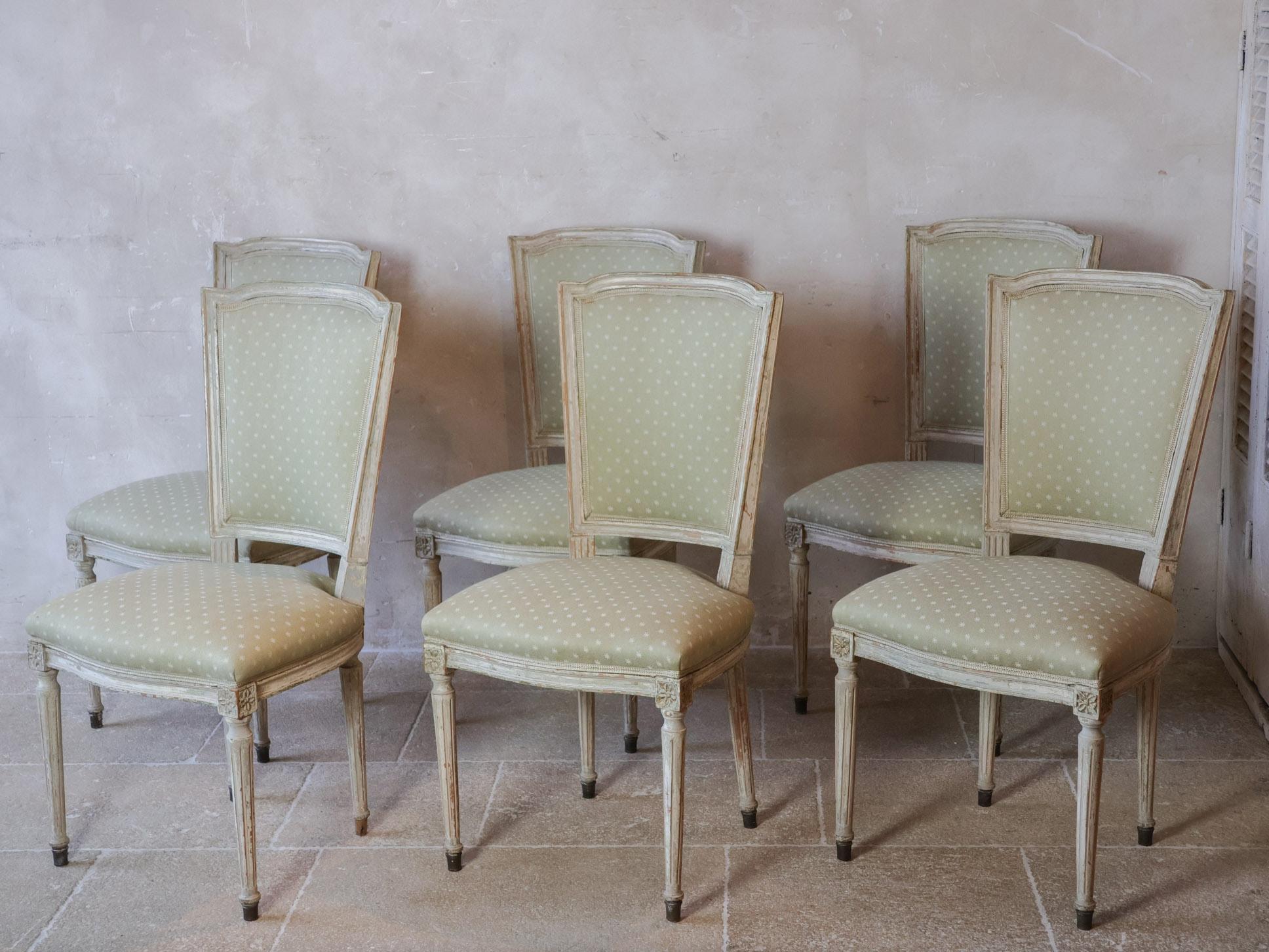 Français Ensemble de six chaises de salle à manger françaises anciennes en vente