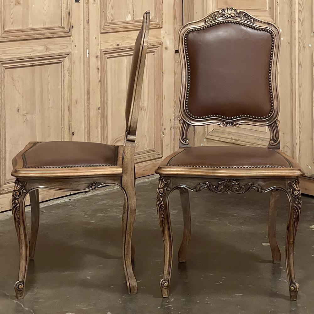 Ensemble de six chaises de salle à manger anciennes françaises Louis XIV en noyer en vente 1