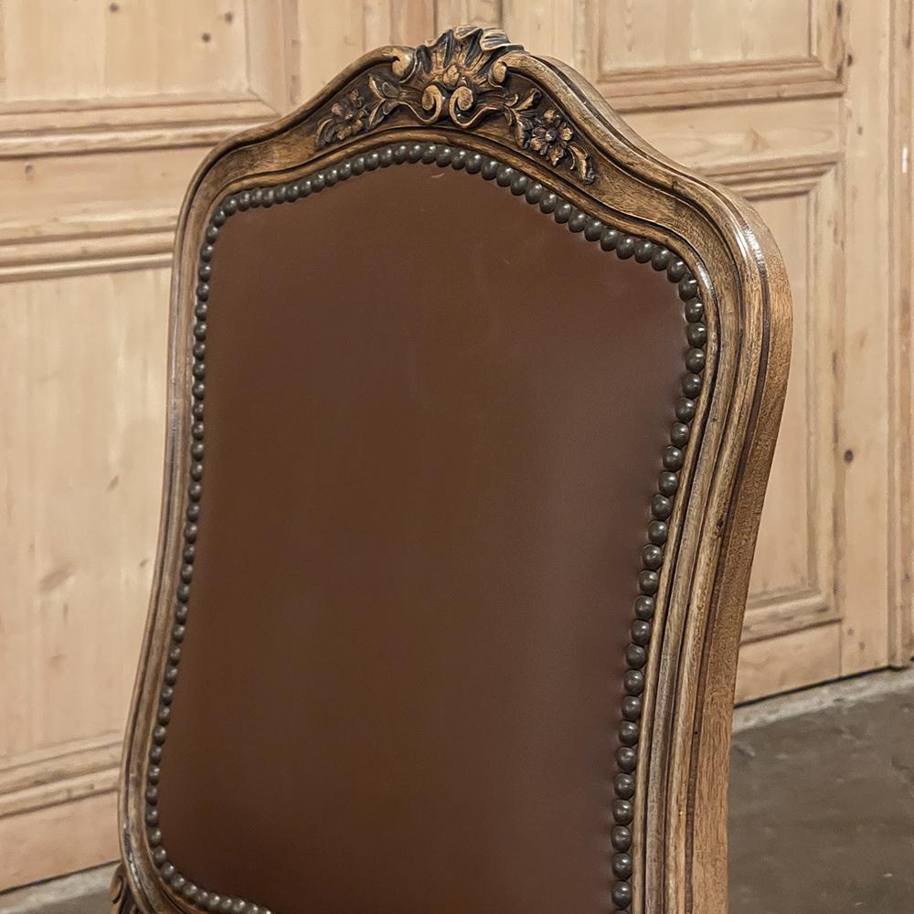 Ensemble de six chaises de salle à manger anciennes françaises Louis XIV en noyer en vente 7