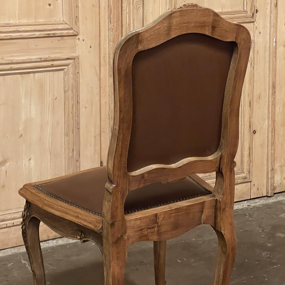 Satz von sechs antiken französischen Louis XIV.-Esszimmerstühlen aus Nussbaumholz im Angebot 12