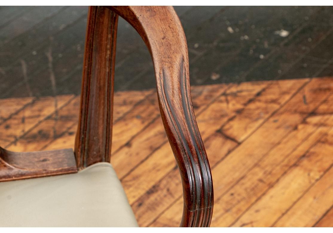 Juego de seis sillas de comedor antiguas estilo Hepplewhite para restaurar en Desgastado estado para la venta en Bridgeport, CT