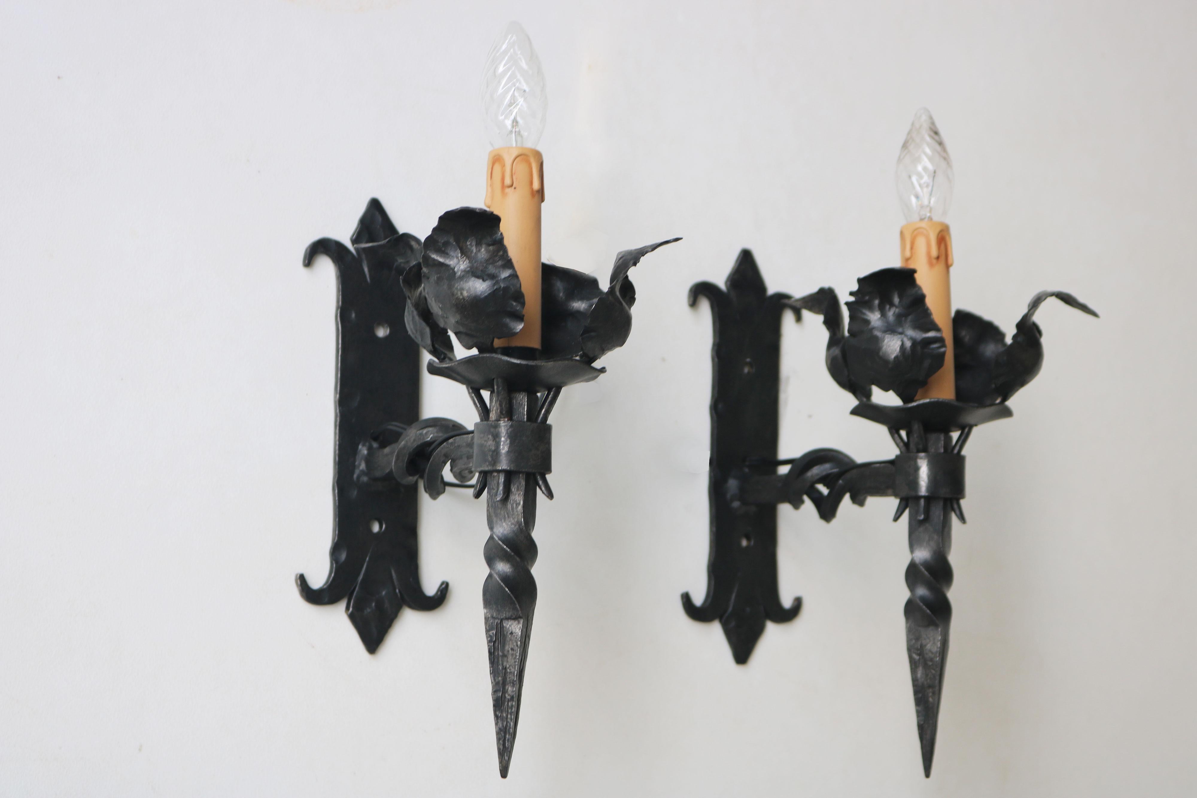 Set of six Antique Spanish Gothic Revival wall light / wall sconce wrought iron For Sale 6