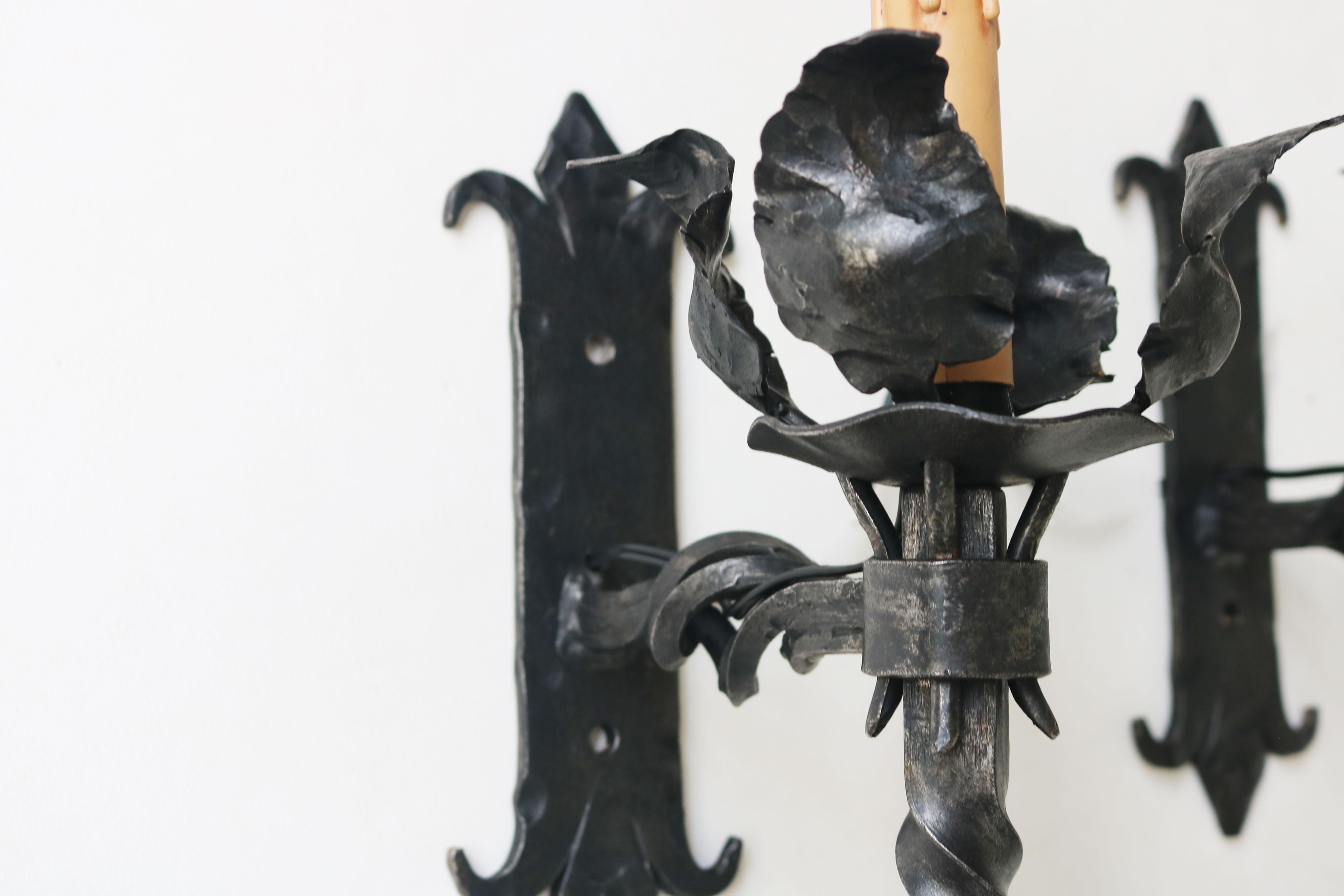Set of six Antique Spanish Gothic Revival wall light / wall sconce wrought iron In Good Condition For Sale In Ijzendijke, NL