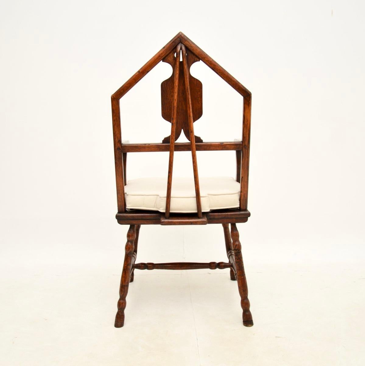 Fin du XIXe siècle Ensemble de six chaises de salle à manger maçonniques anciennes en chêne de l'époque victorienne en vente