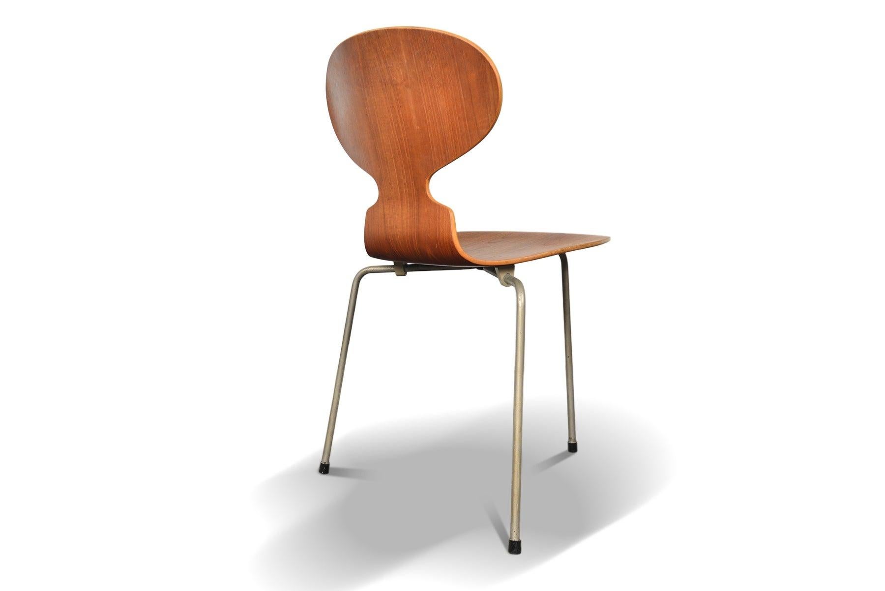Ensemble de six chaises Ant en teck d'Arne Jacobsen en vente 3