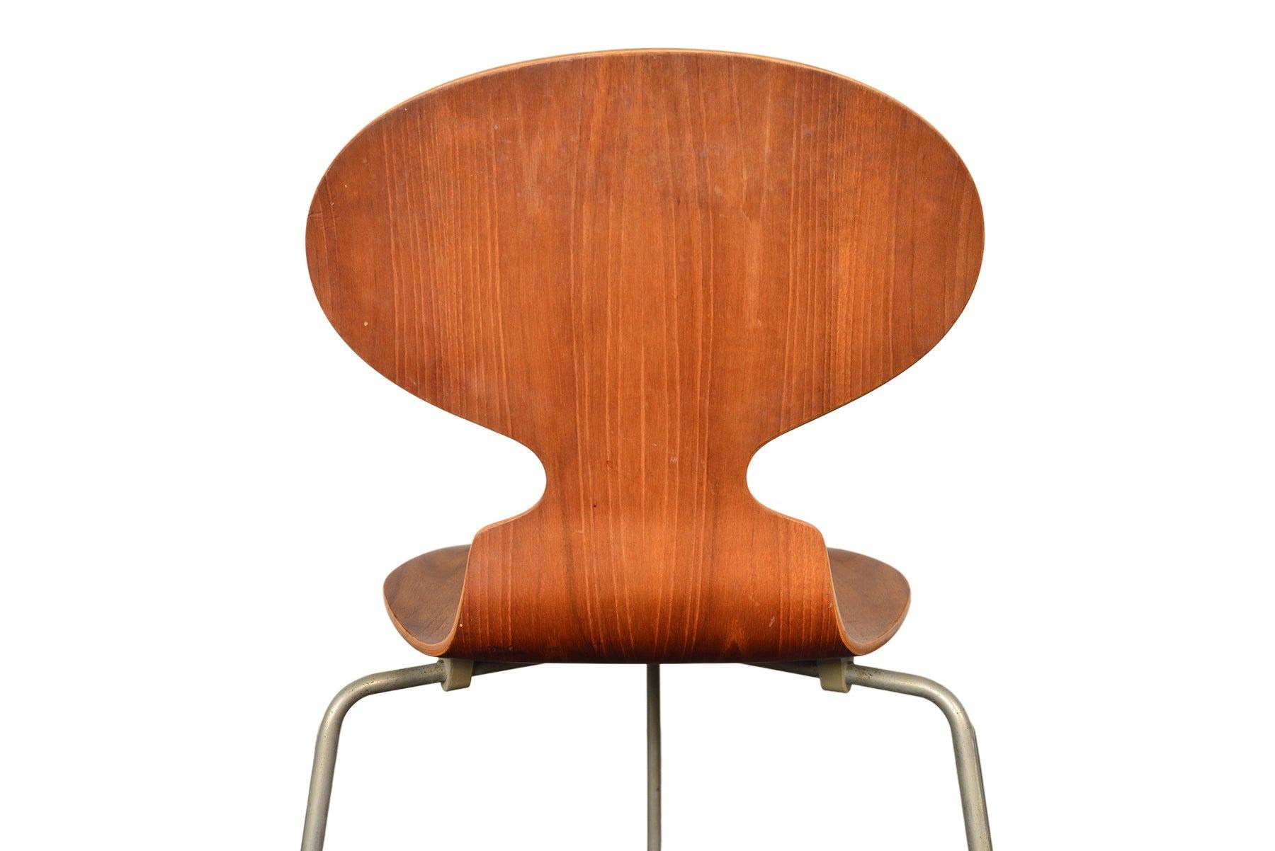Ensemble de six chaises Ant en teck d'Arne Jacobsen en vente 4