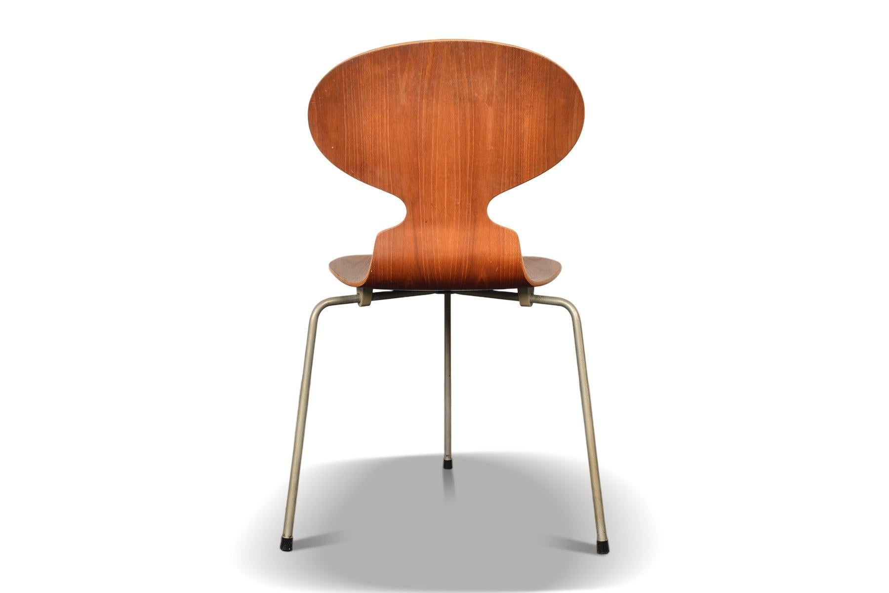 Ensemble de six chaises Ant en teck d'Arne Jacobsen en vente 5