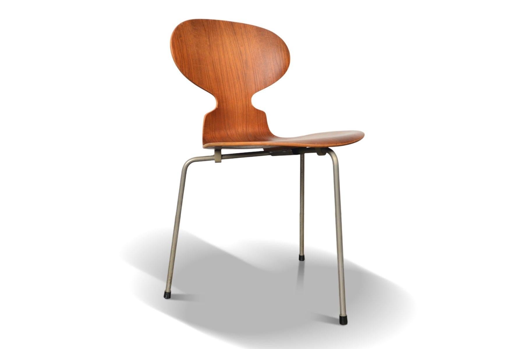 Ensemble de six chaises Ant en teck d'Arne Jacobsen en vente 1