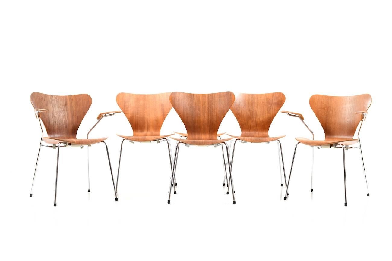 Scandinavian Modern Set of Six Arne Jacobsen Chairs in Teak 