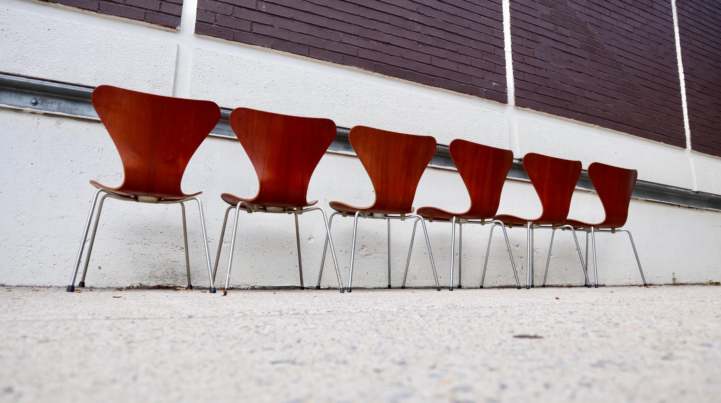 Set of Six Arne Jacobsen Series 7 Chairs for Fritz Hansen 8