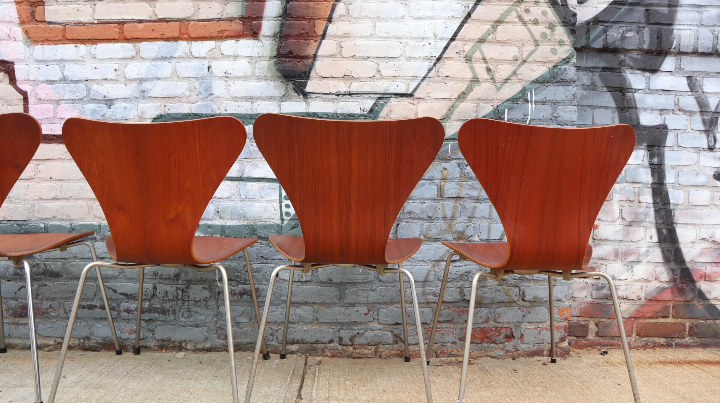 Set of Six Arne Jacobsen Series 7 Chairs in Teak Produced by Fritz Hansen 4