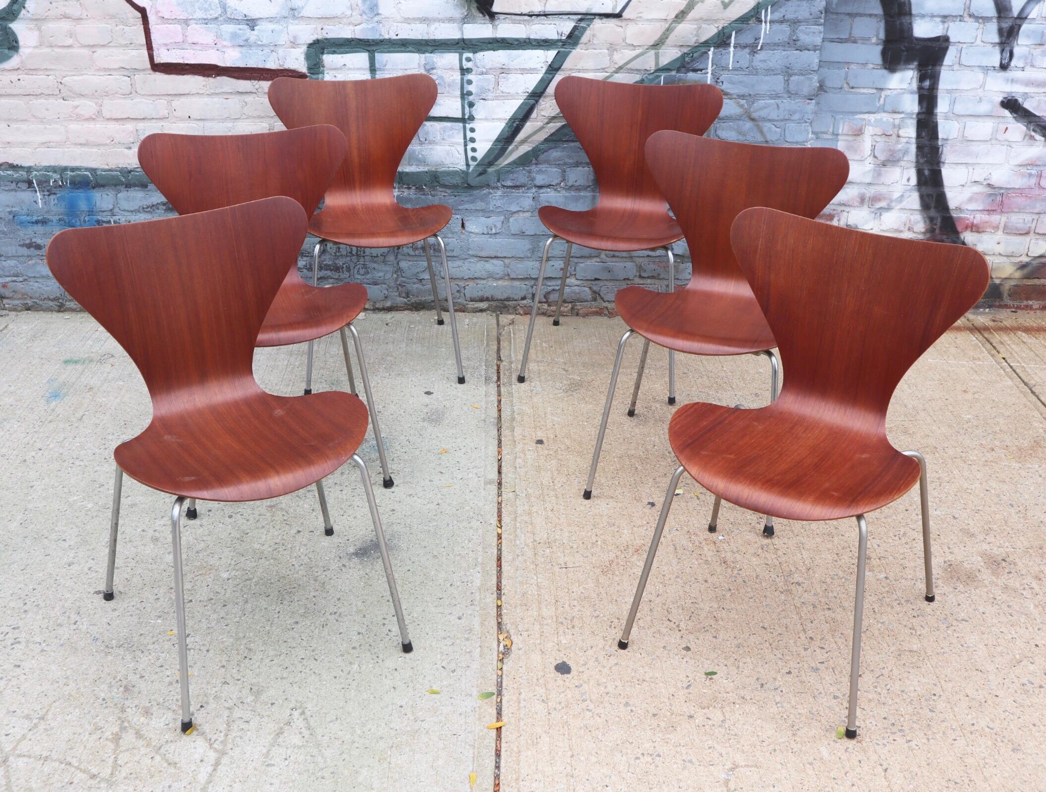 Danish Set of Six Arne Jacobsen Series 7 Chairs in Teak Produced by Fritz Hansen