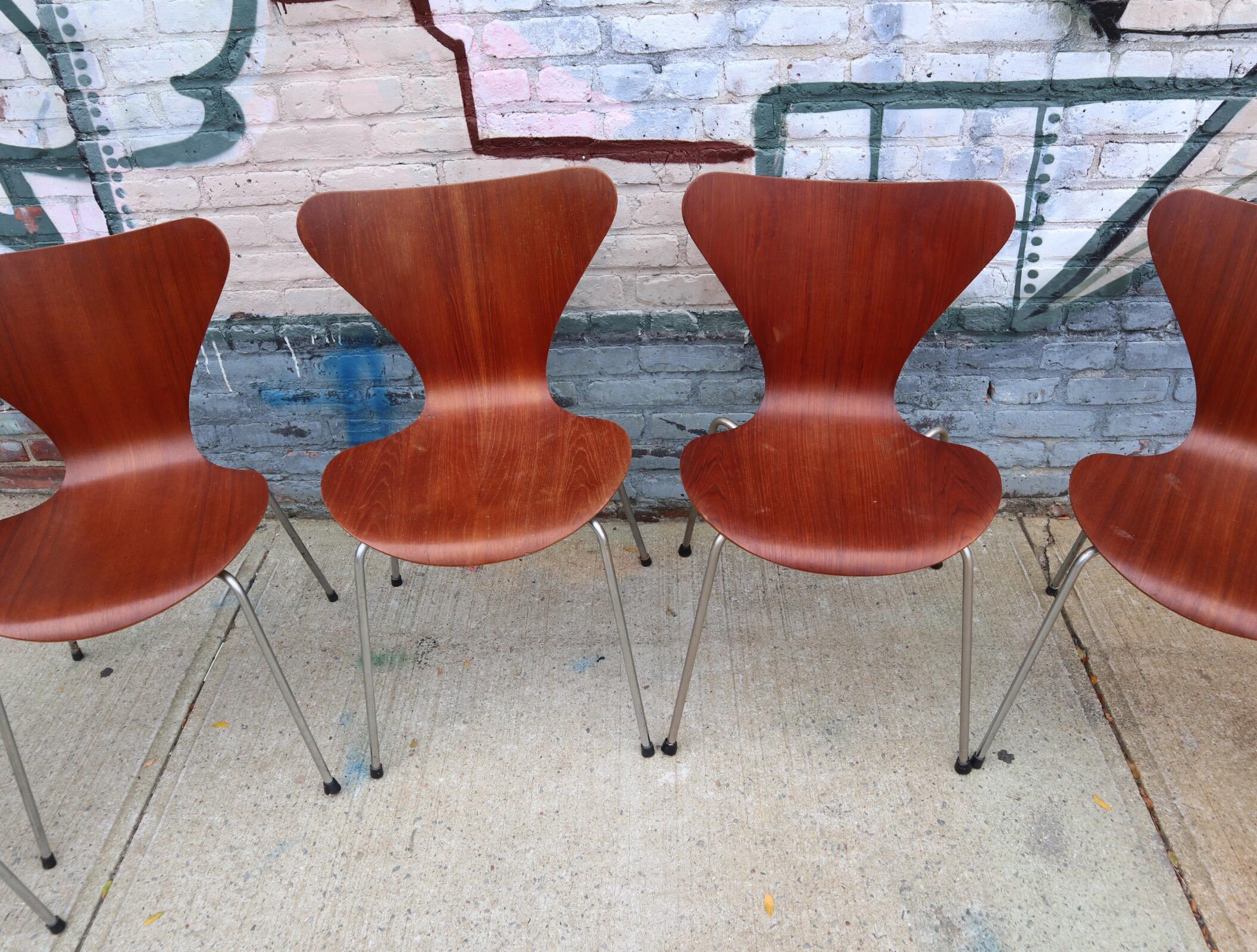 20th Century Set of Six Arne Jacobsen Series 7 Chairs in Teak Produced by Fritz Hansen