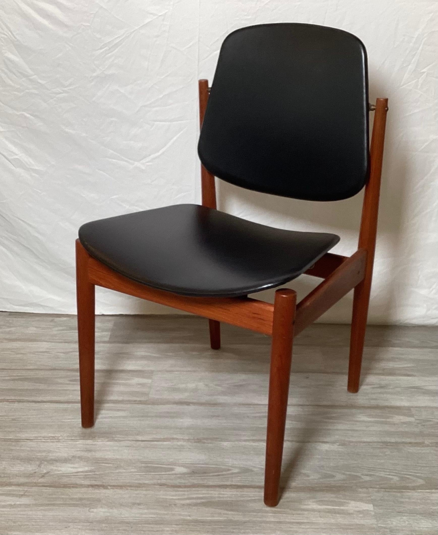 Set of six Arne miVodder mid-century Dining Room chairs im Zustand „Gut“ im Angebot in Lambertville, NJ