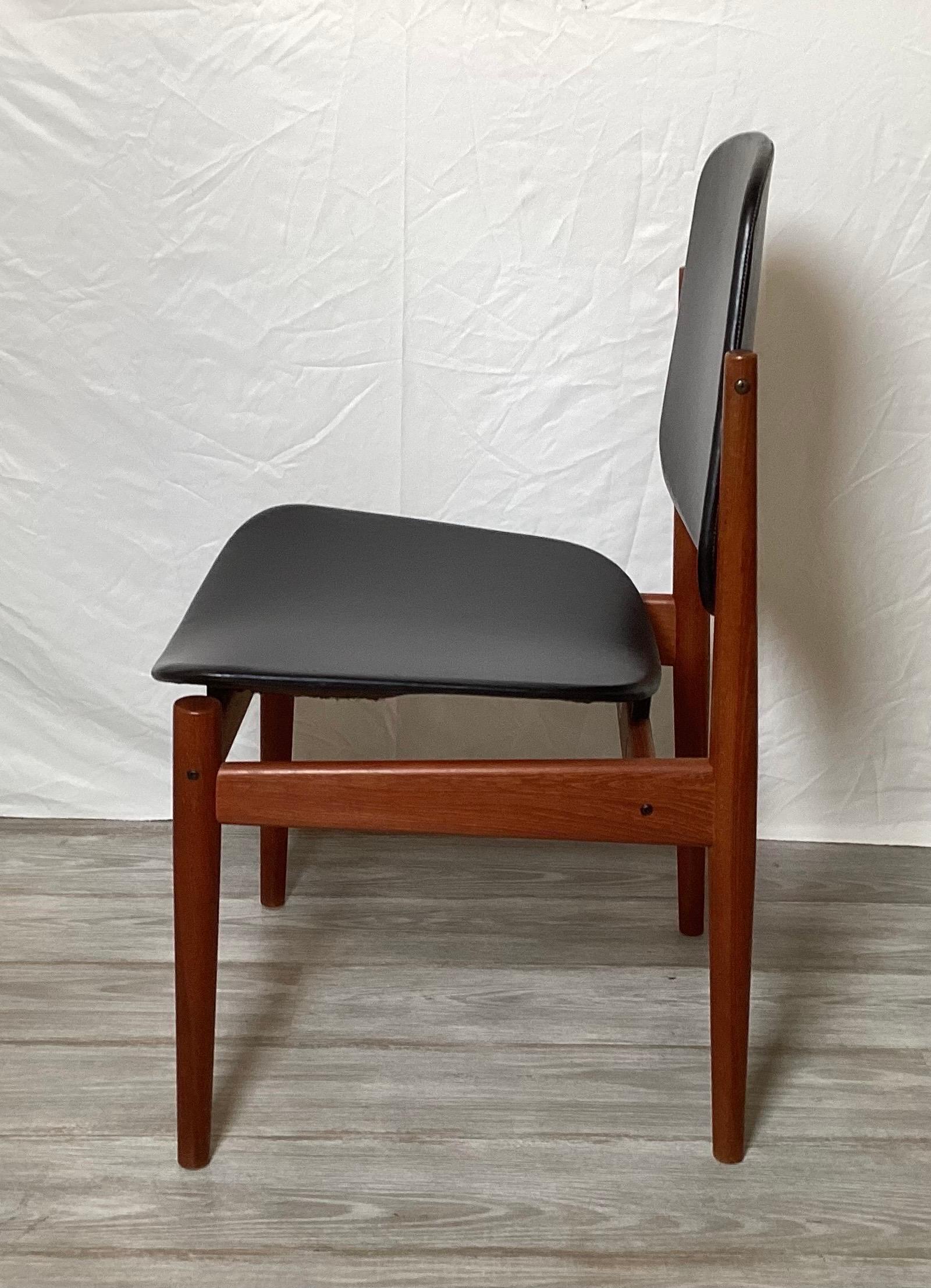 Set of six Arne miVodder mid-century Dining Room chairs (Mitte des 20. Jahrhunderts) im Angebot