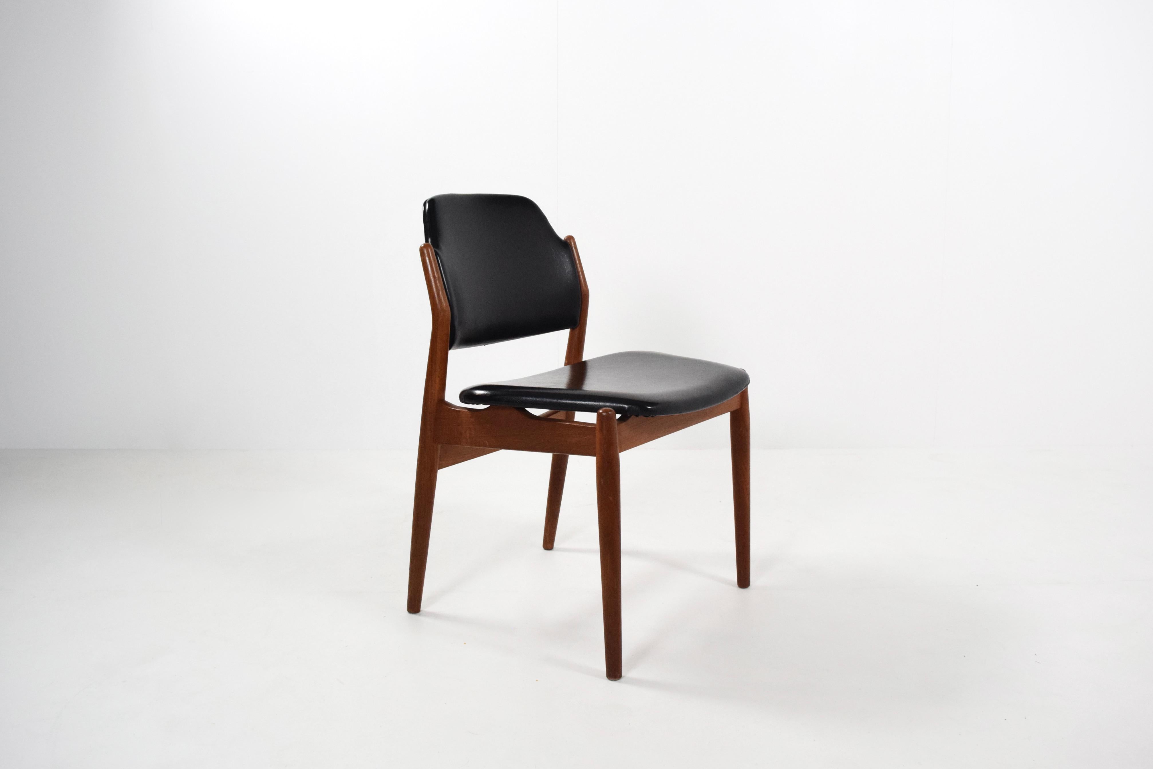 Faux Leather Set of Six Arne Vodder Dining Chairs Model 62 for Sibast, Denmark, 1960s