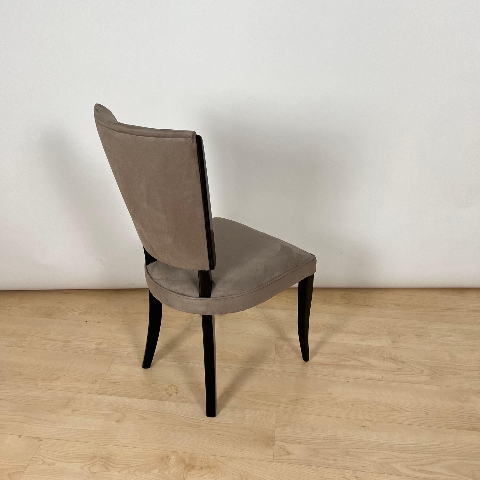 Satz von sechs Art Deco Stühlen, schwarzer Lack, graues Alcantara, Frankreich um 1930 im Angebot 11