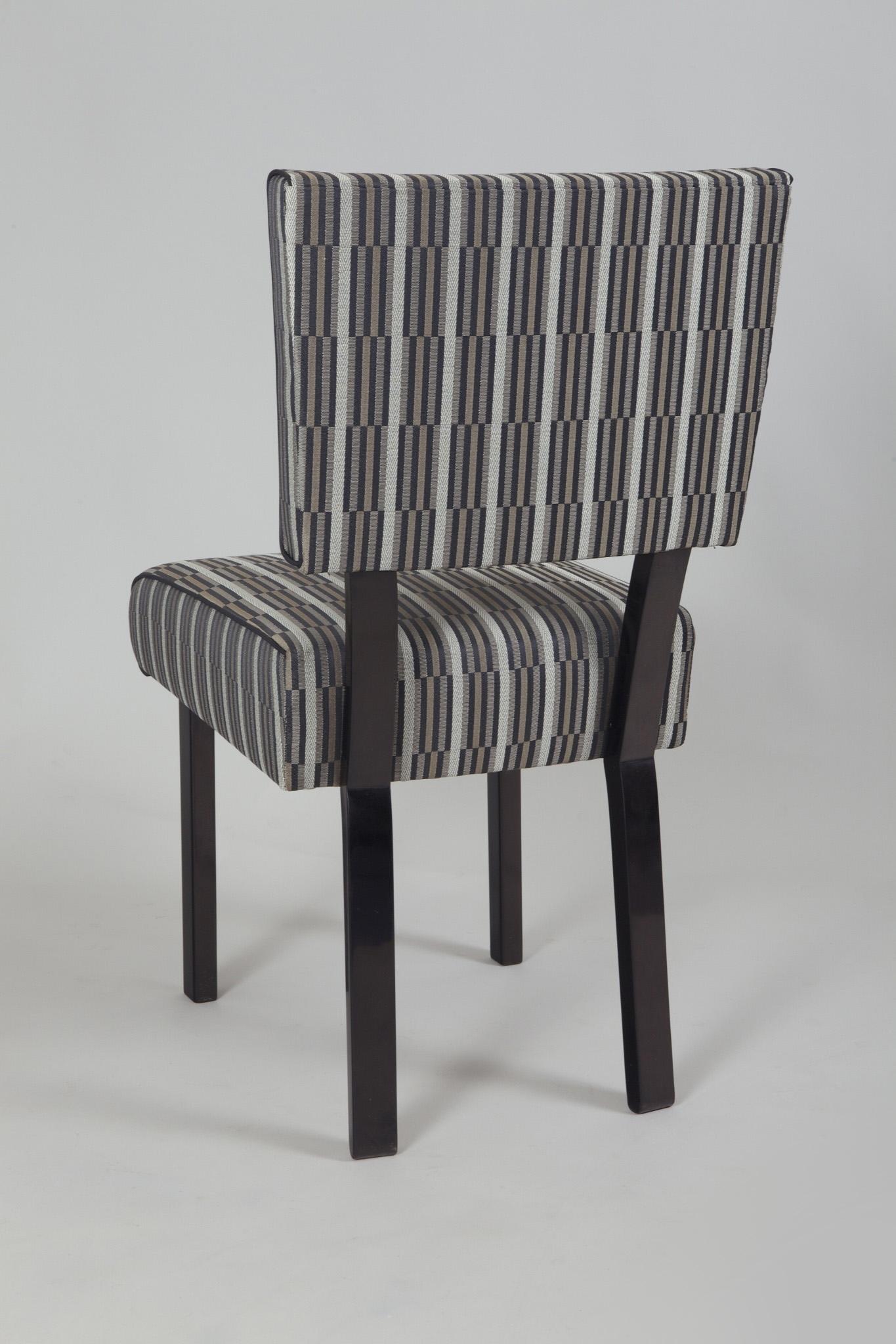 Art déco Ensemble de six chaises Art Déco fabriquées en Tchèque dans les années 1930, entièrement restaurées en vente