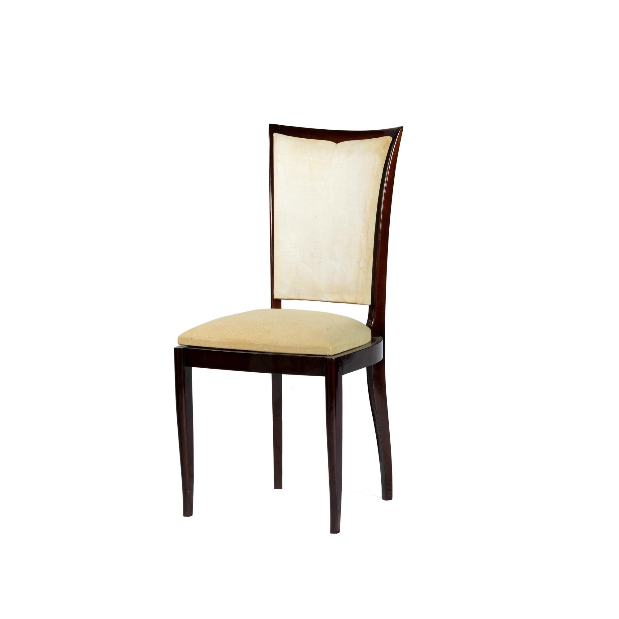 Conjunto de seis sillas francesas Art Déco con respaldos y asientos cómodos y desmontables para tapizarlos fácilmente, al estilo de Jules Leleu. 

Necesitan un revestimiento final. 