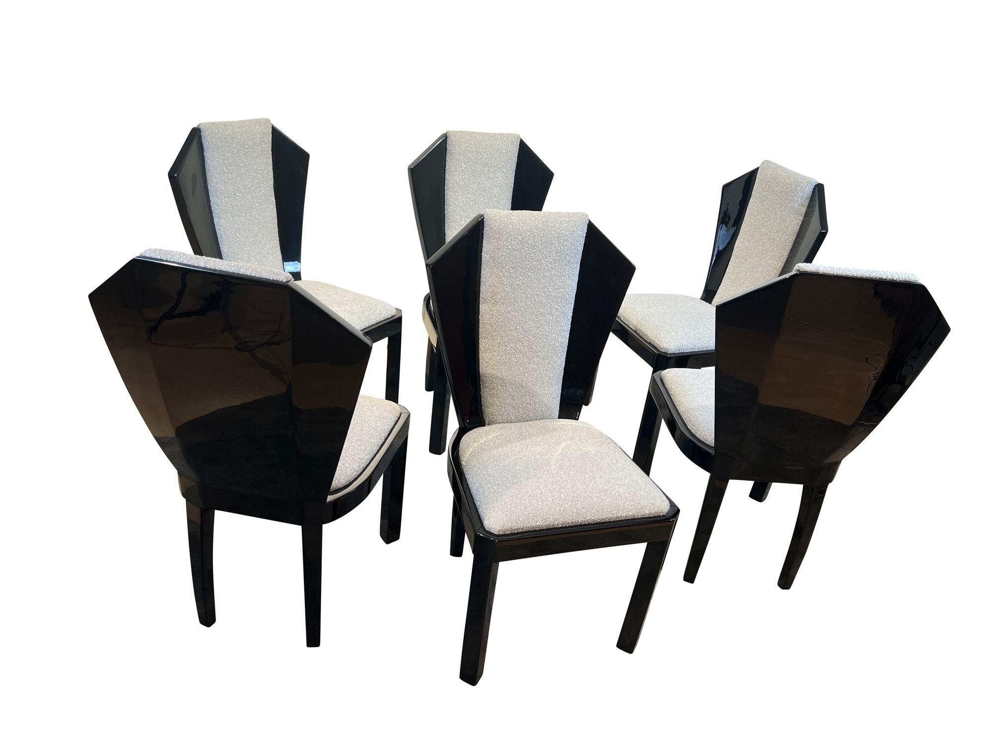 Set of Six Art Deco Dining Chairs, Black Lacquer and Grey Fabric, France circa 1930
Wonderful and rare fan-shaped design with a conical and upholstered backrest. The walnut and beech wood underneath has been relacquered and high-gloss polished.
The