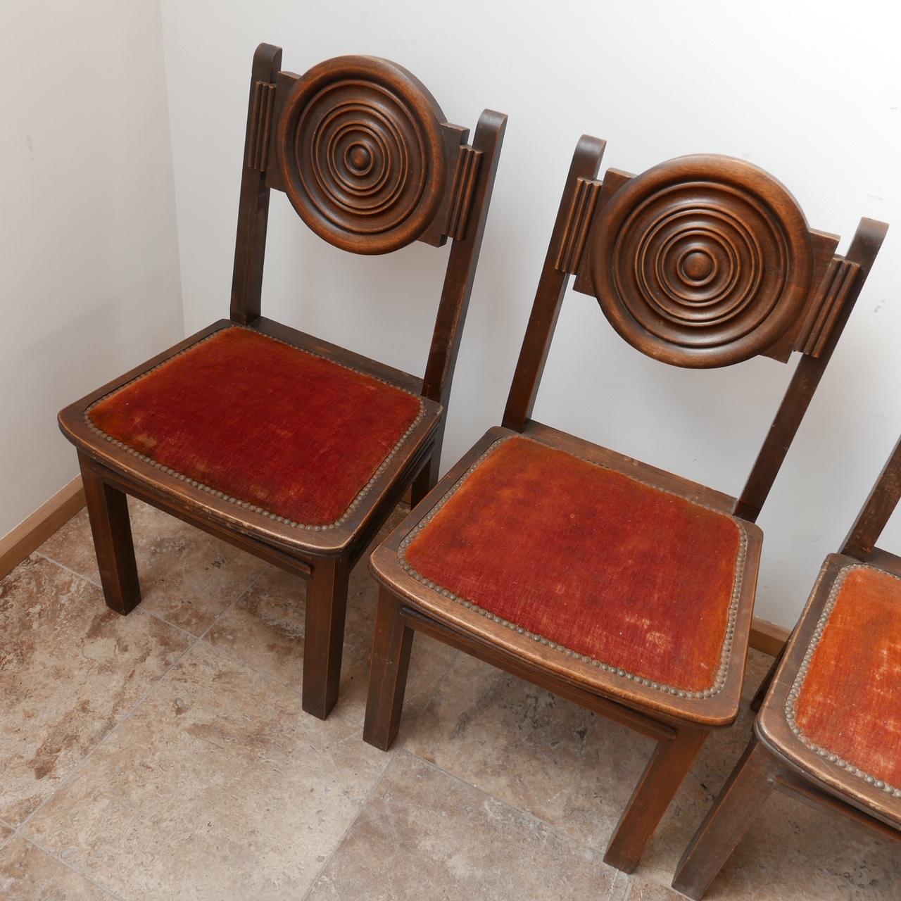 Bois Ensemble de six chaises de salle à manger Art Déco en chêne français '6' en vente