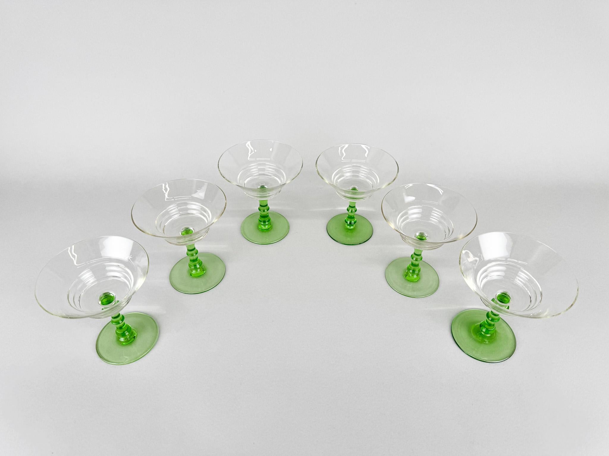 Set von sechs Art-Déco-Gläsern mit Stempeln, Tschechoslowakei (Art déco) im Angebot
