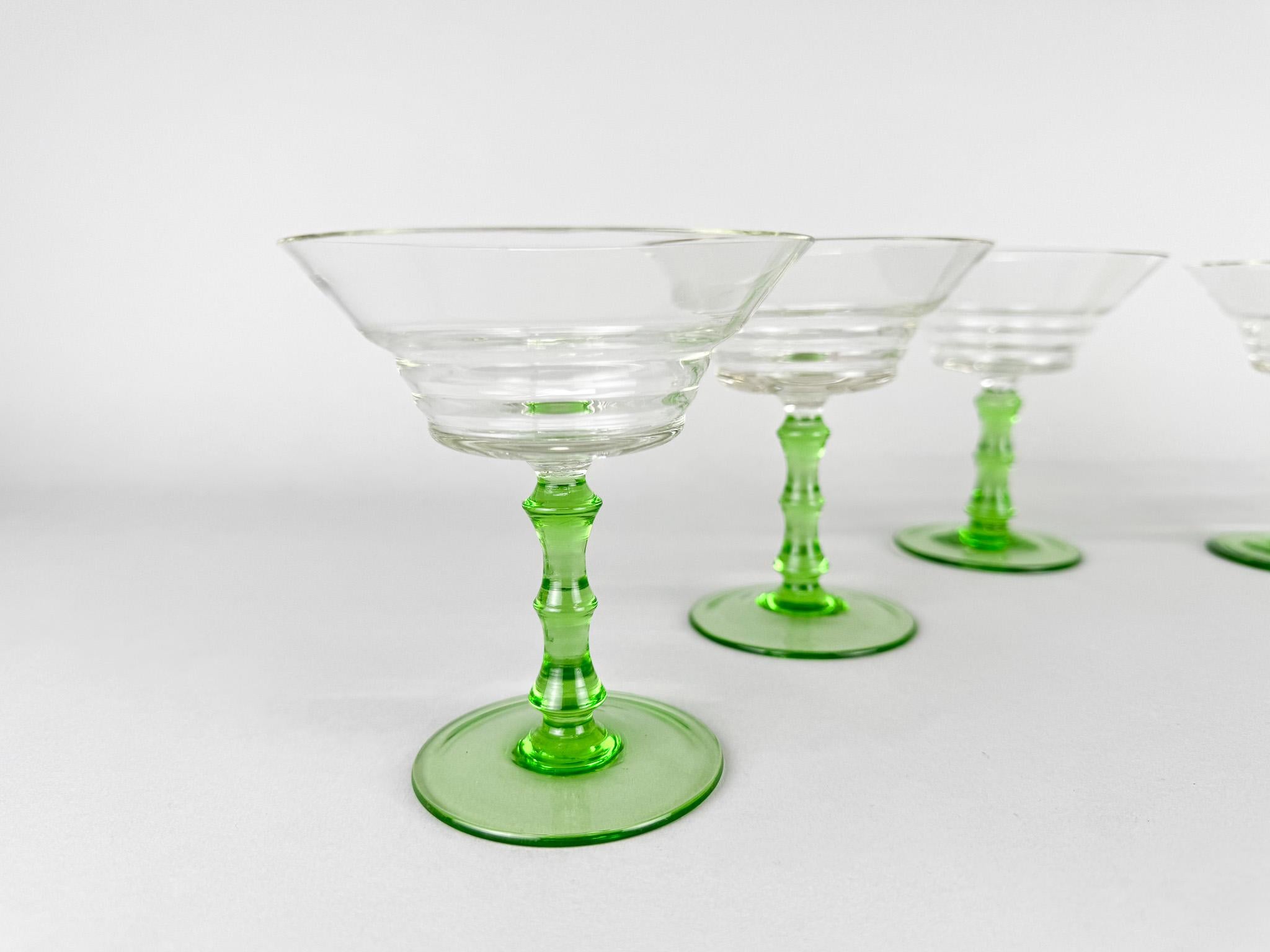 Set von sechs Art-Déco-Gläsern mit Stempeln, Tschechoslowakei (Tschechisch) im Angebot