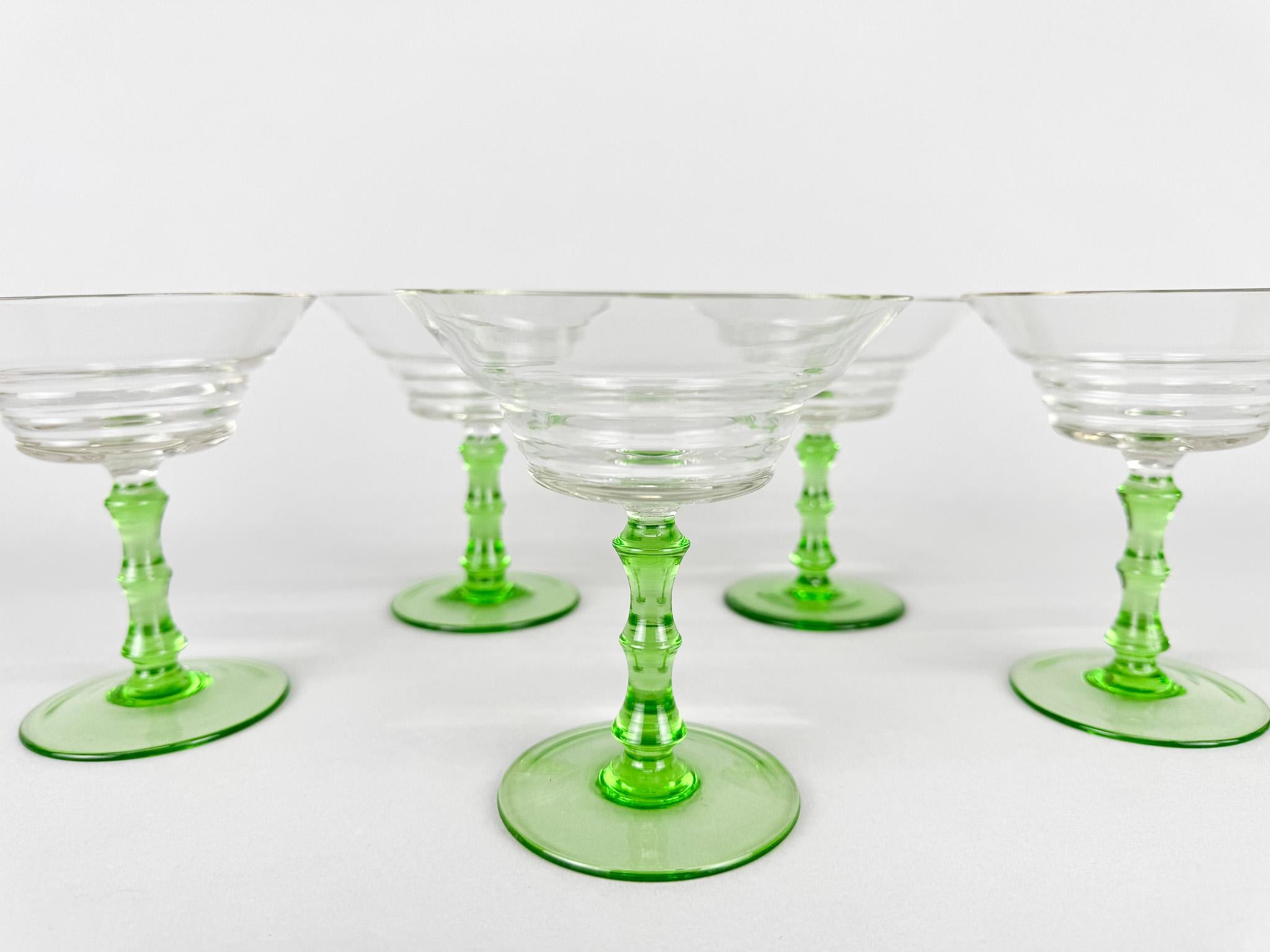 Set von sechs Art-Déco-Gläsern mit Stempeln, Tschechoslowakei im Zustand „Gut“ im Angebot in Praha, CZ