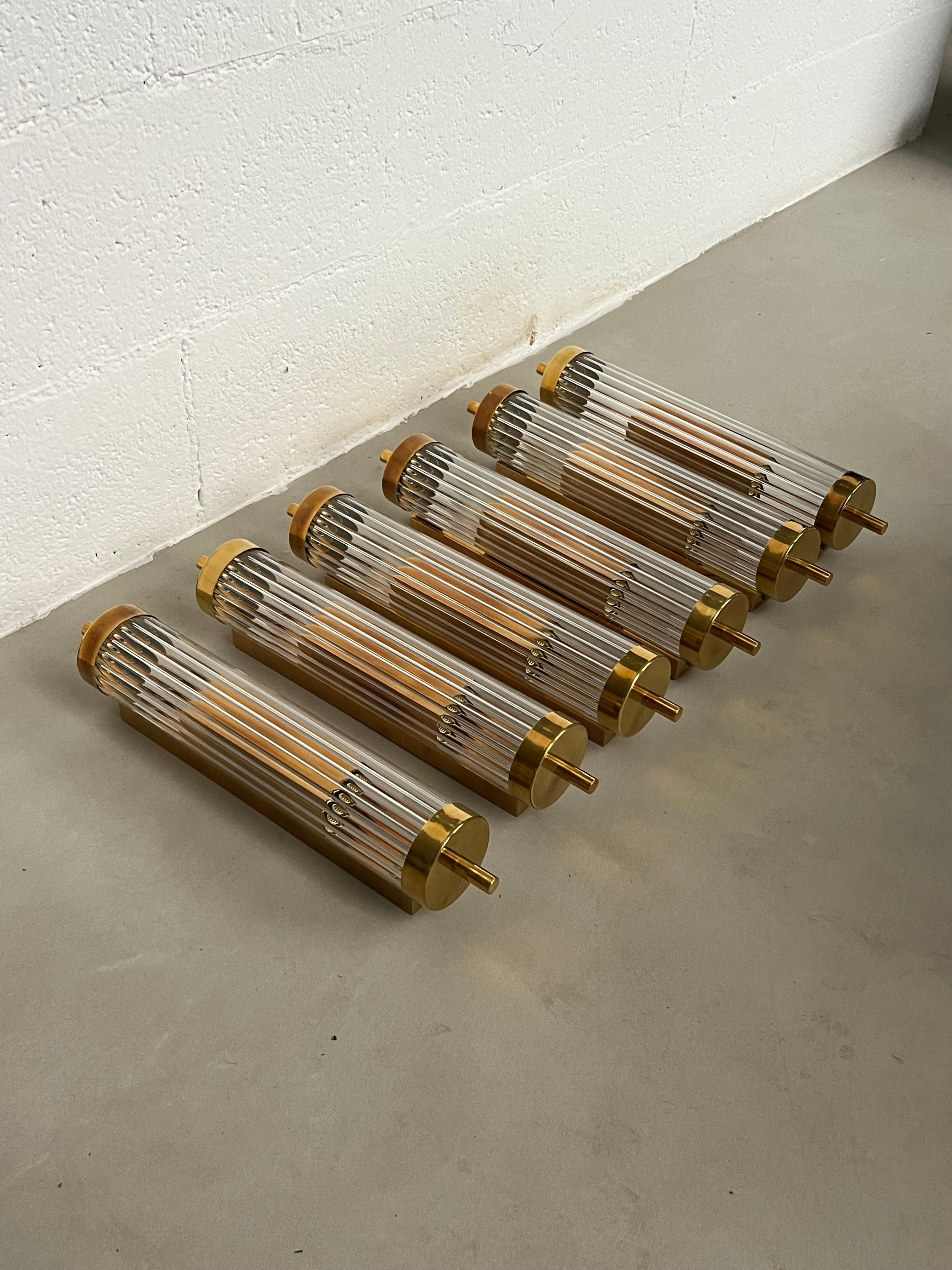 Set of six Art Deco Wall Sconces in Brass and Fluted Glass, Chic Lighting For Sale 6